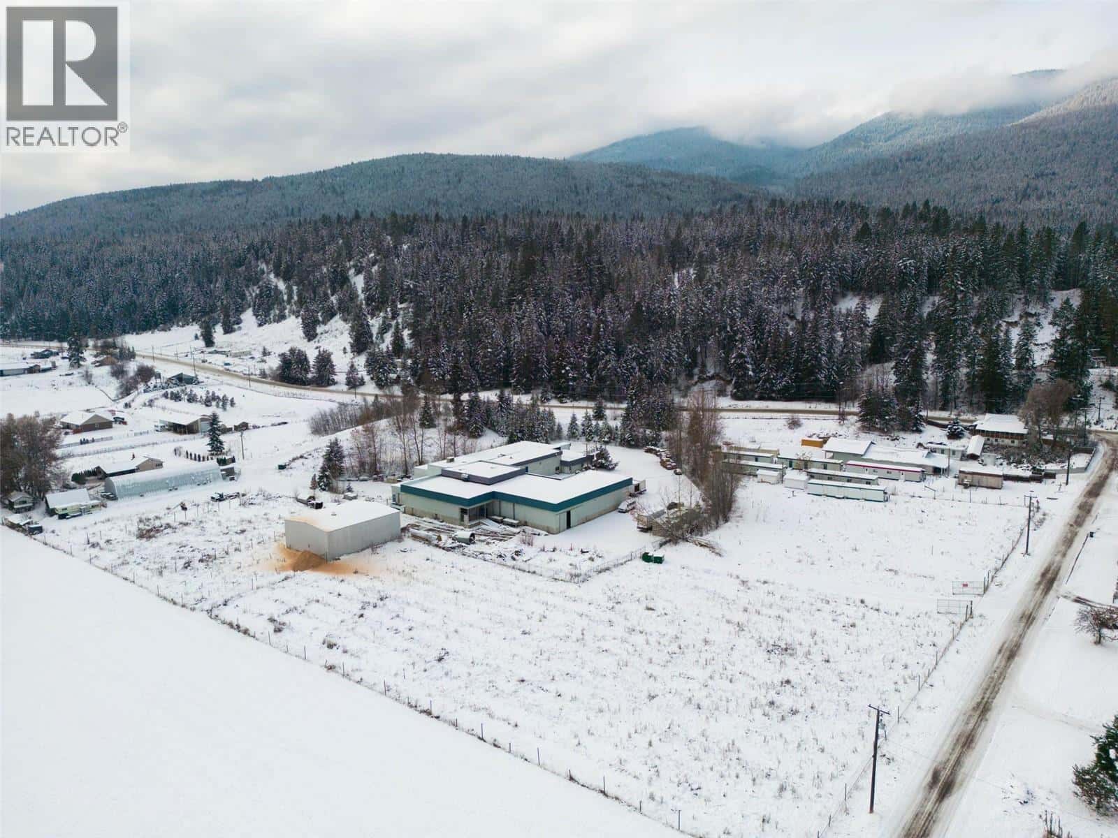 991 Salmon River Road, photo 1