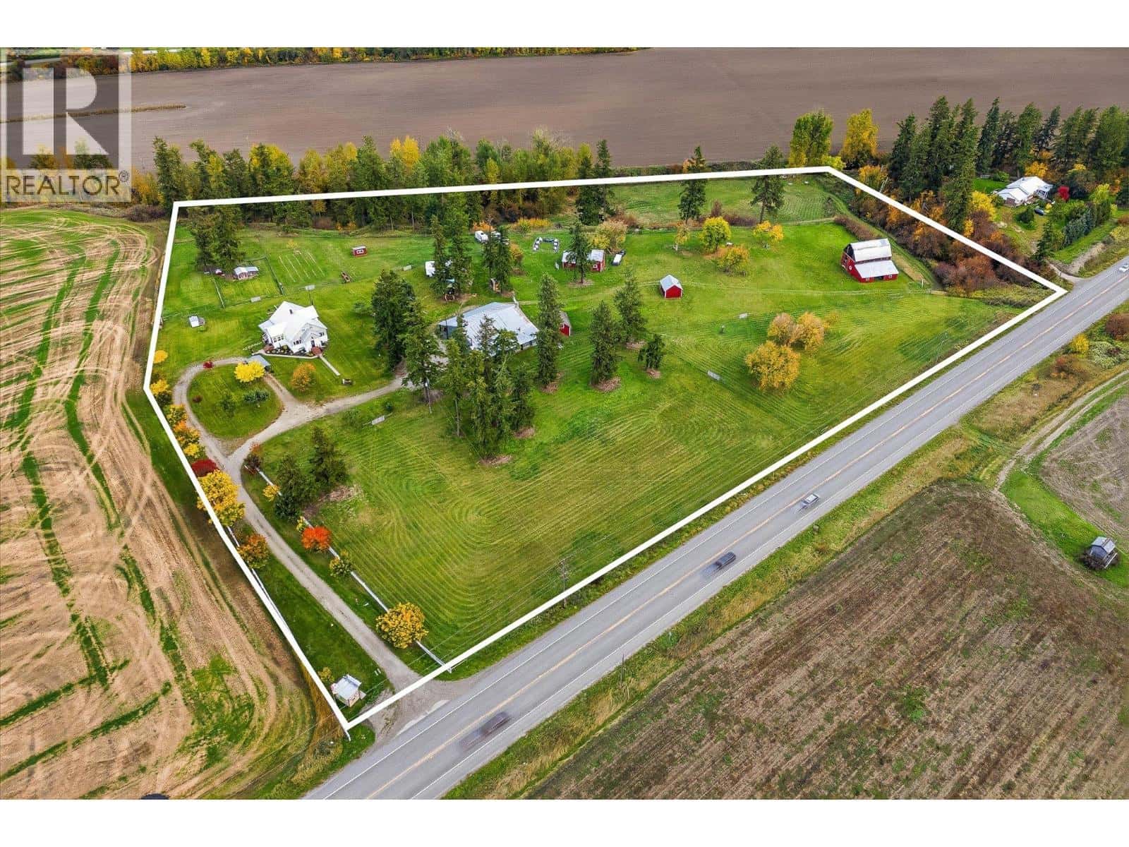 4652 Highway 97A, photo 1
