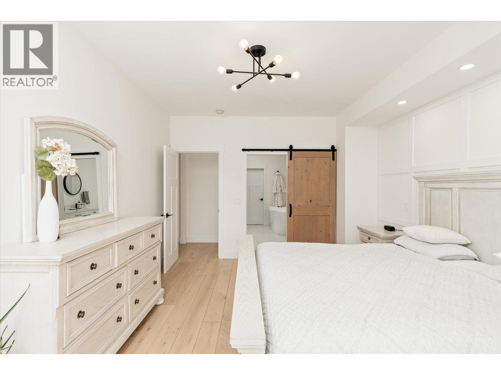 10285 Beacon Hill Drive, photo 18