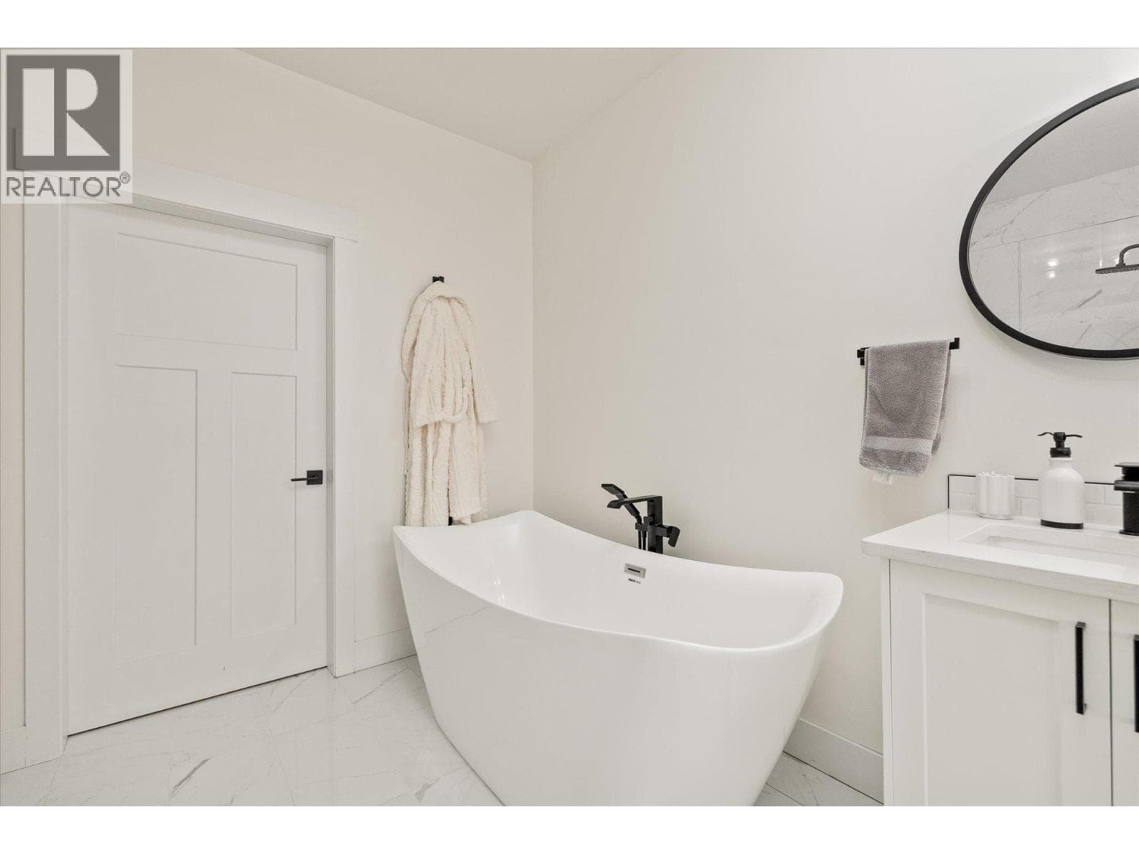 10285 Beacon Hill Drive, photo 21