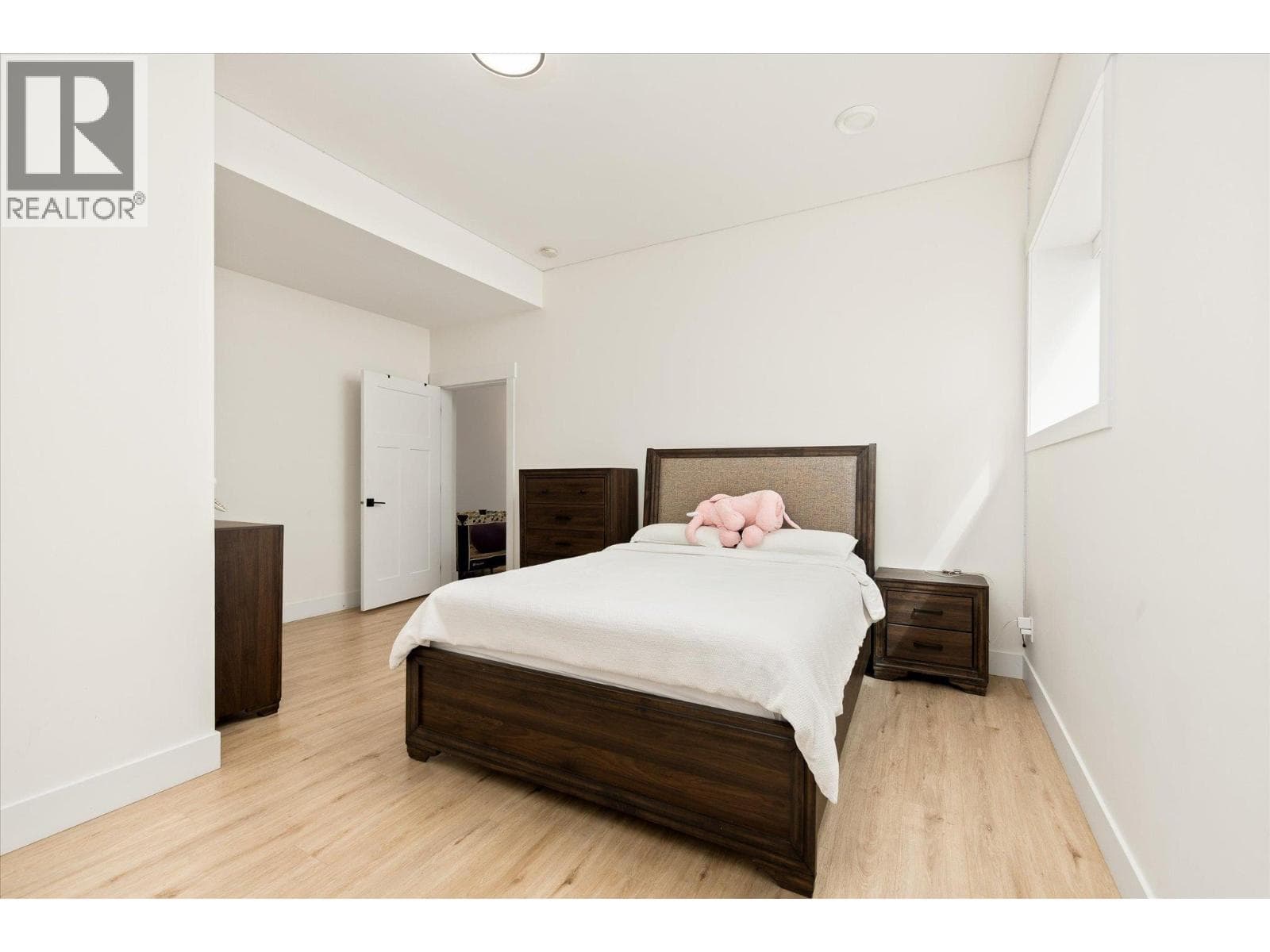 10285 Beacon Hill Drive, photo 28