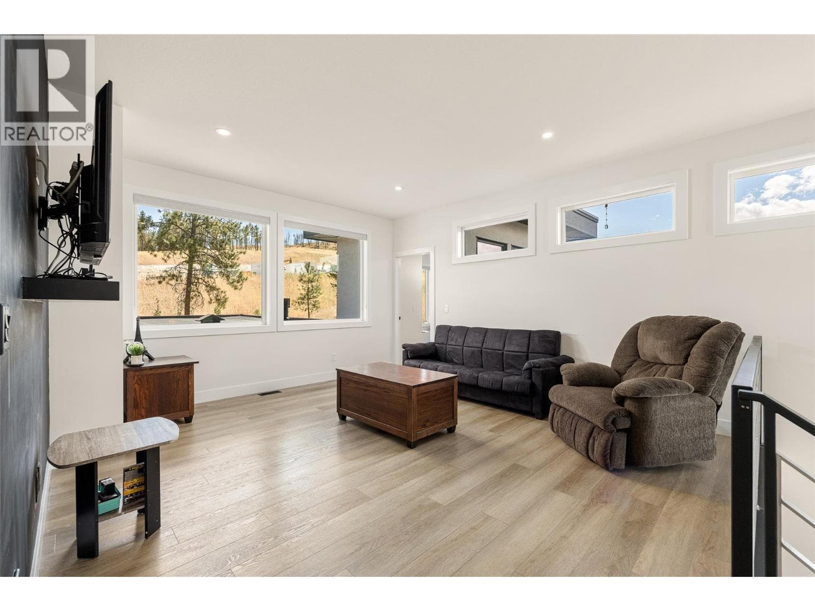 10245 Beacon Hill Drive, photo 55