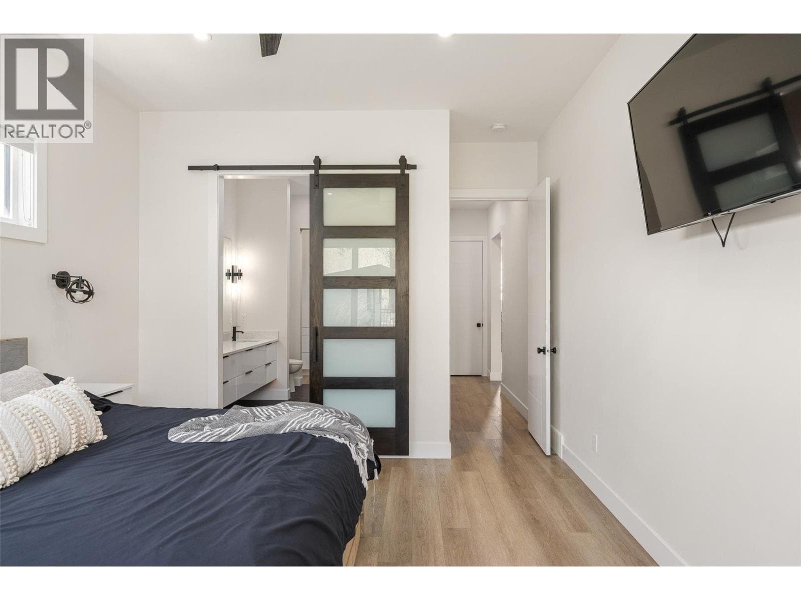 10245 Beacon Hill Drive, photo 43