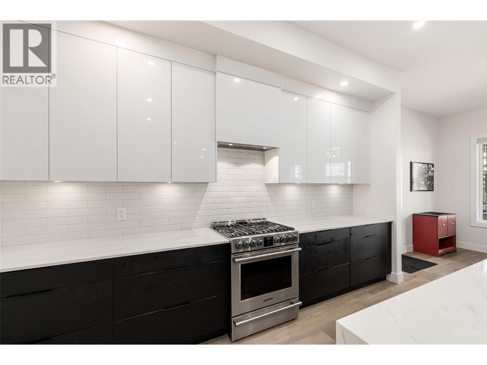 10245 Beacon Hill Drive, photo 34