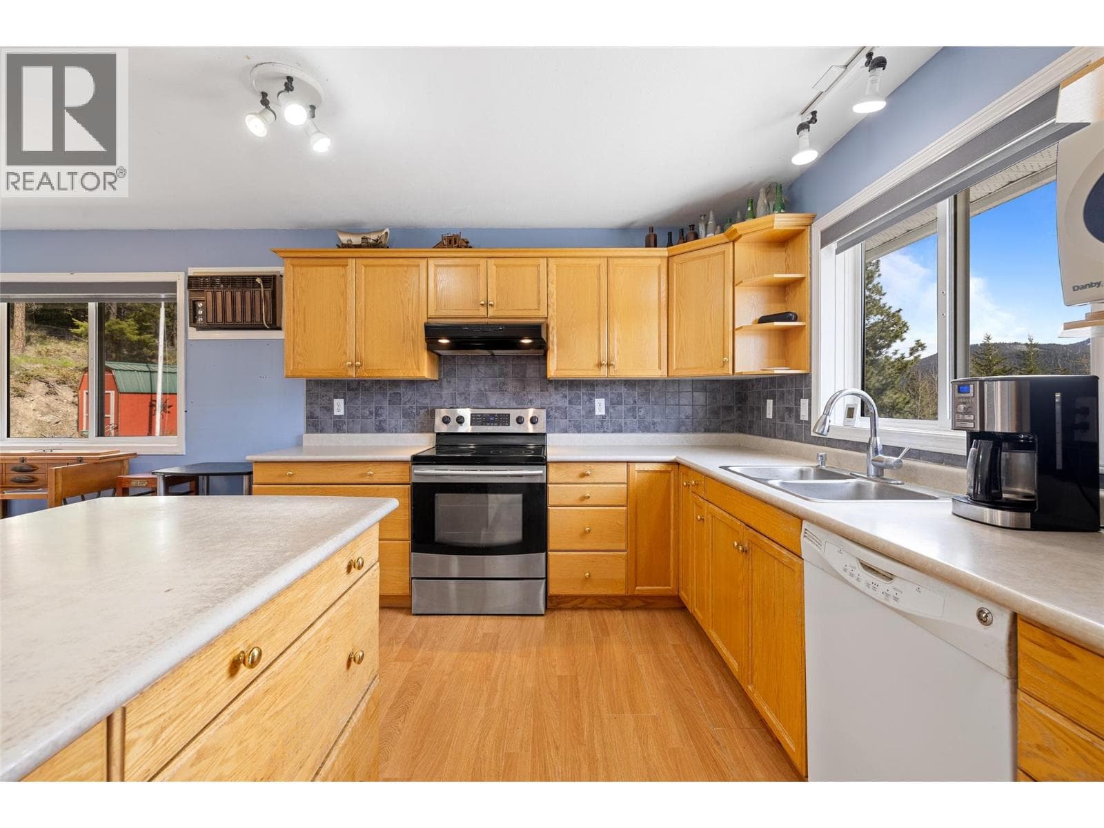 7114 Goshawk Road, photo 5