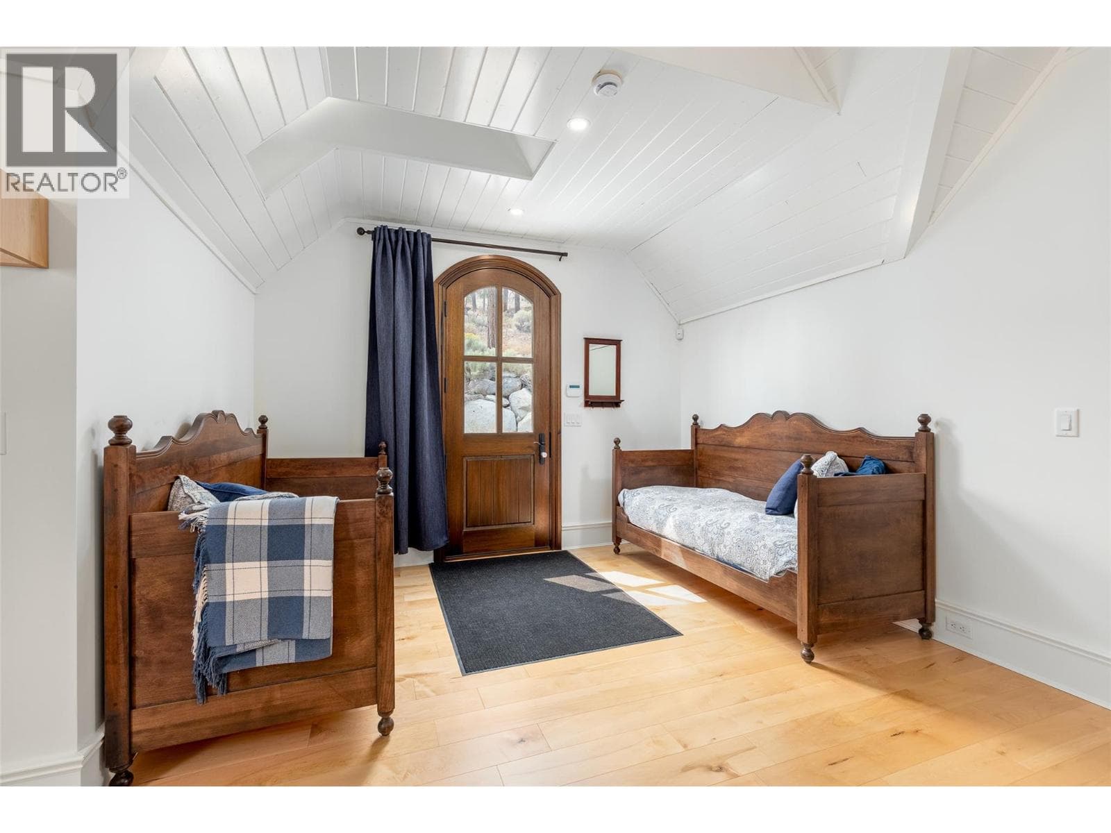 6688 Monck Park Road, photo 72
