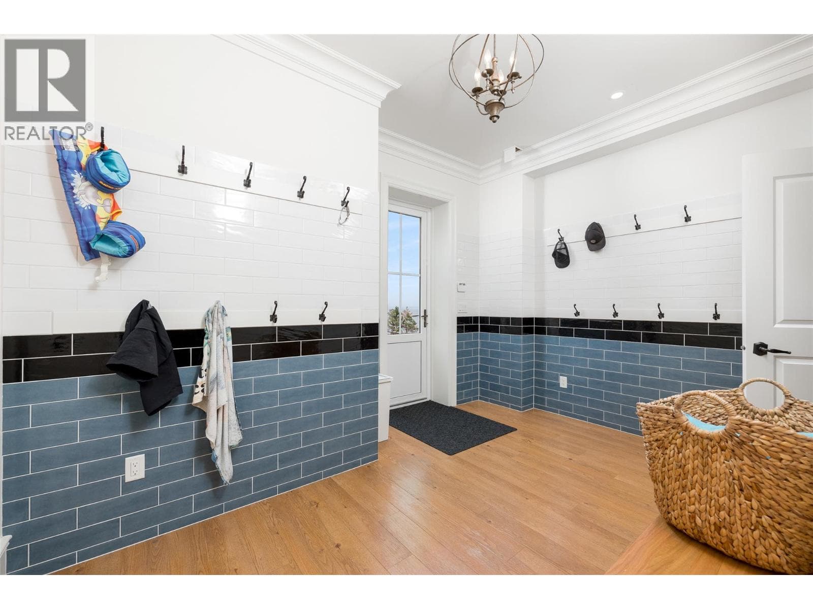 6688 Monck Park Road, photo 68