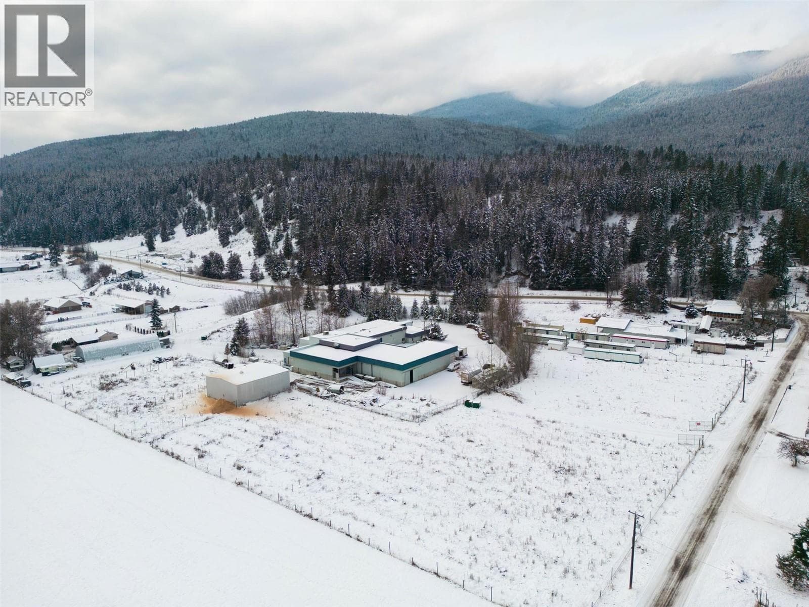 991 Salmon River Road, photo 1
