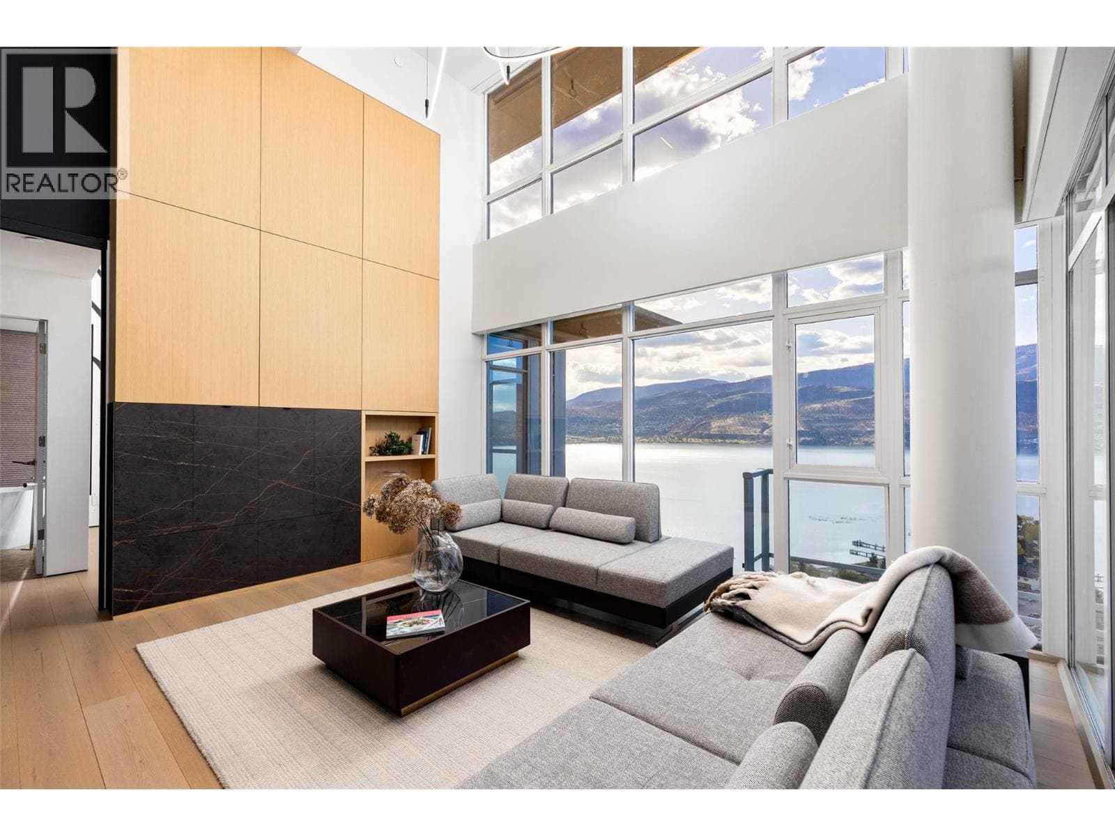 1075 Sunset Drive Unit# PH1, photo 24