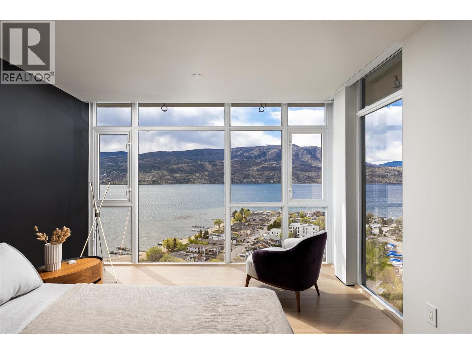 1075 Sunset Drive Unit# PH1, photo 33