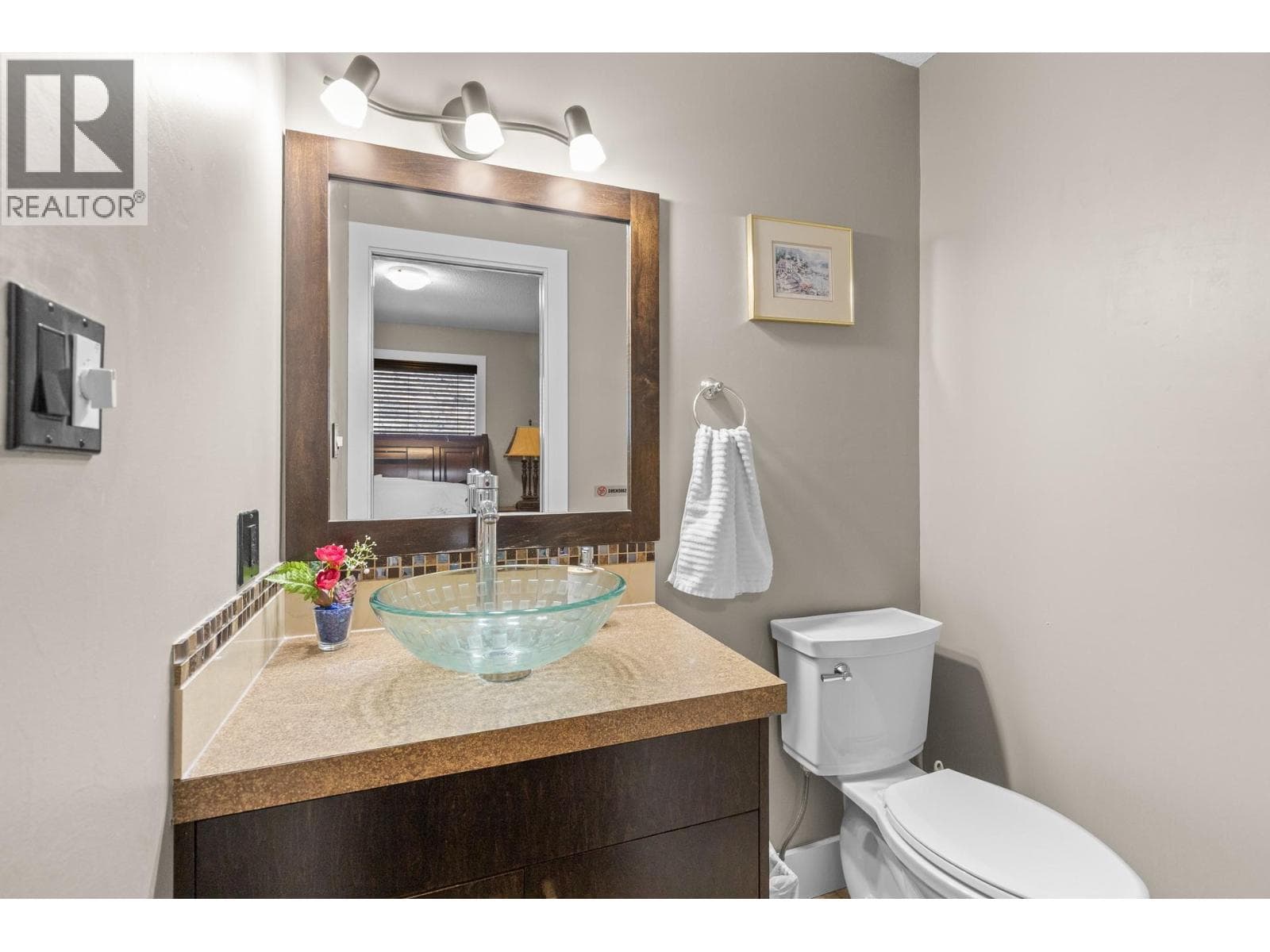 1084 Westside Road S, photo 19