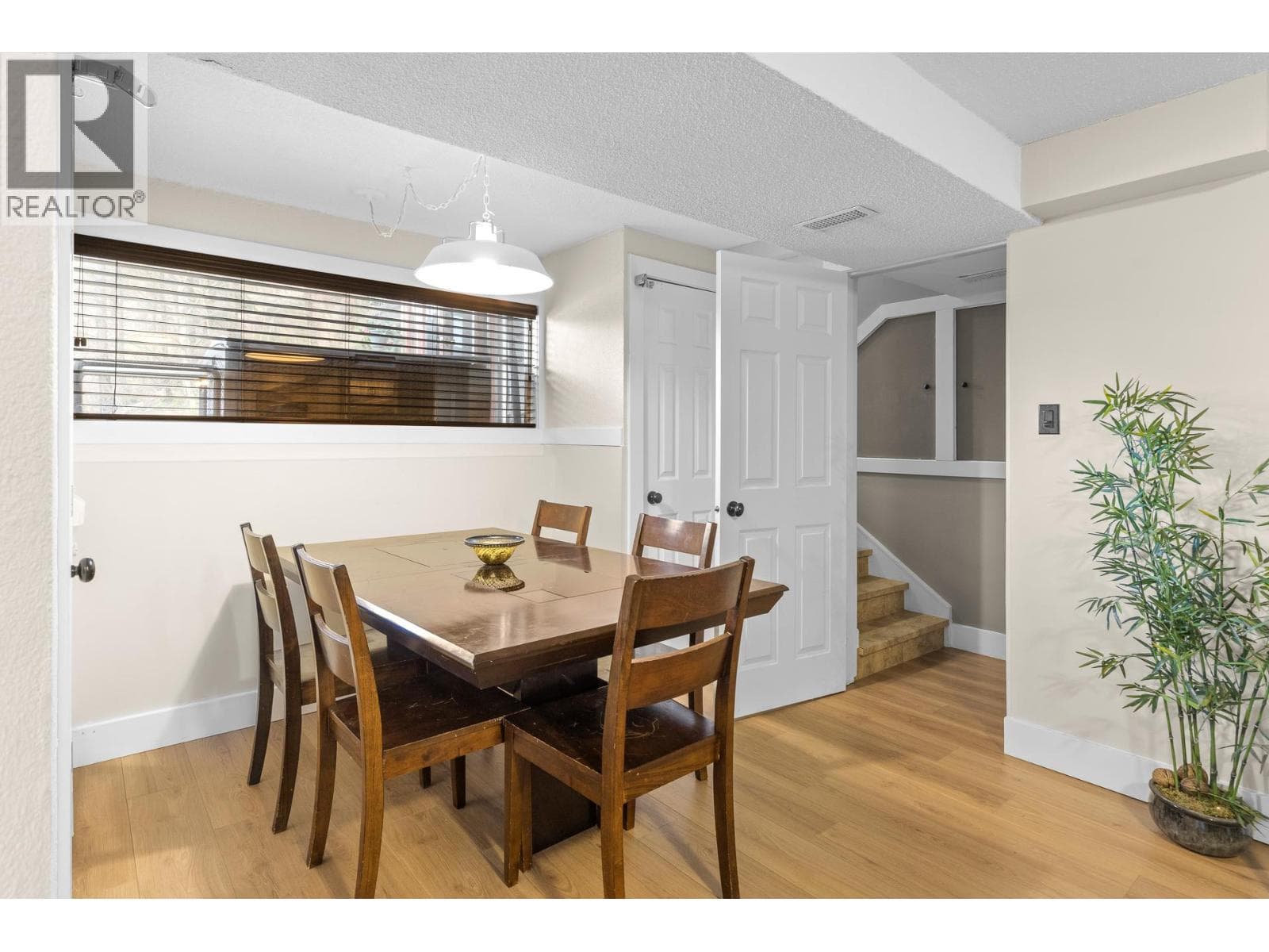 1084 Westside Road S, photo 23