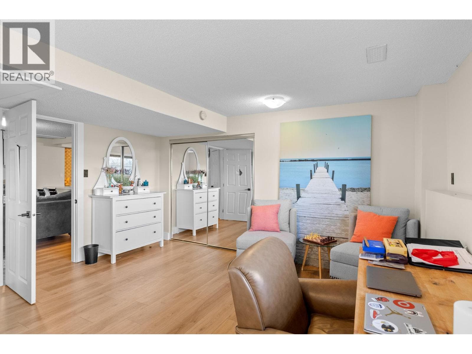 1084 Westside Road S, photo 25