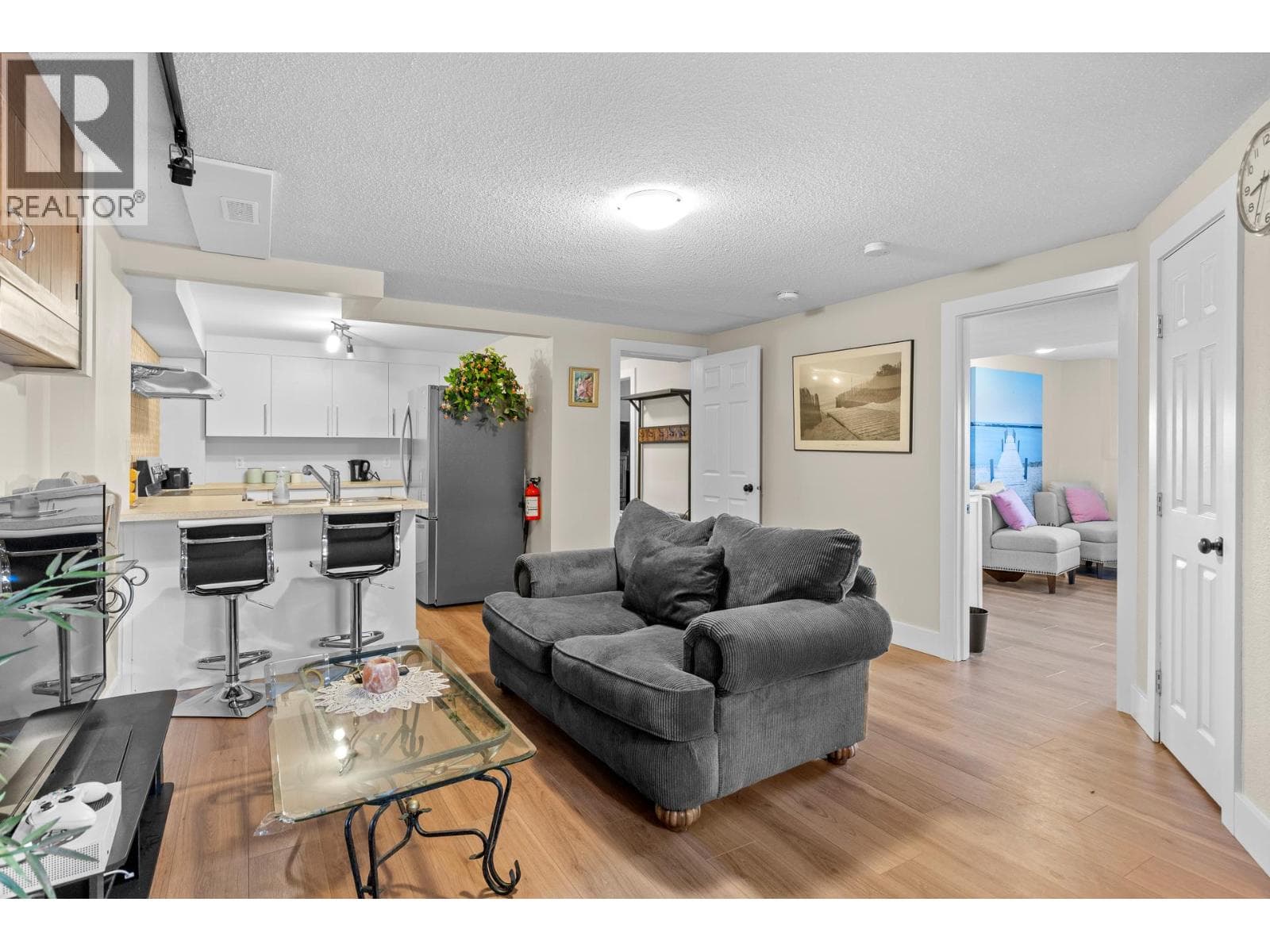 1084 Westside Road S, photo 21