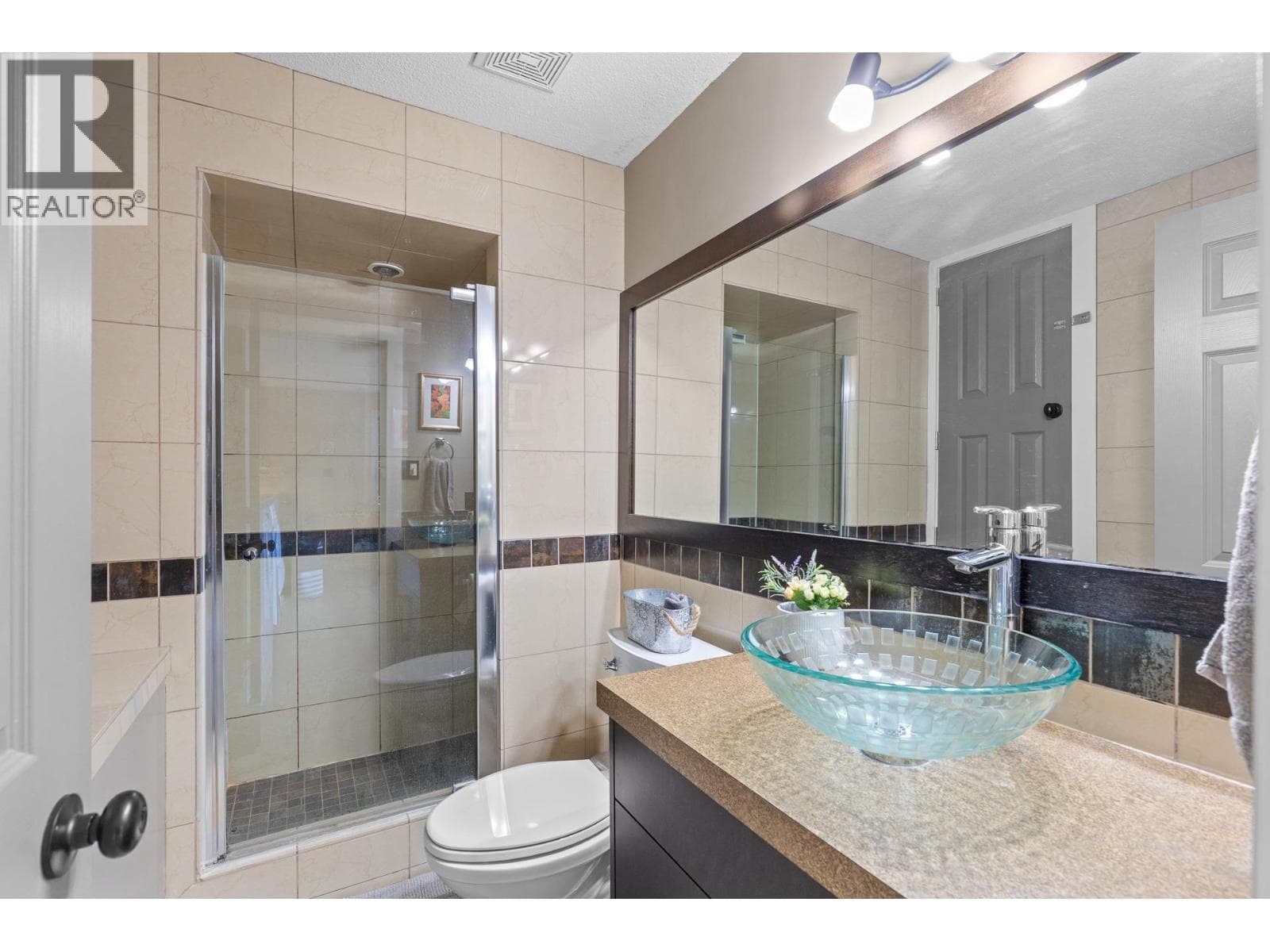 1084 Westside Road S, photo 28