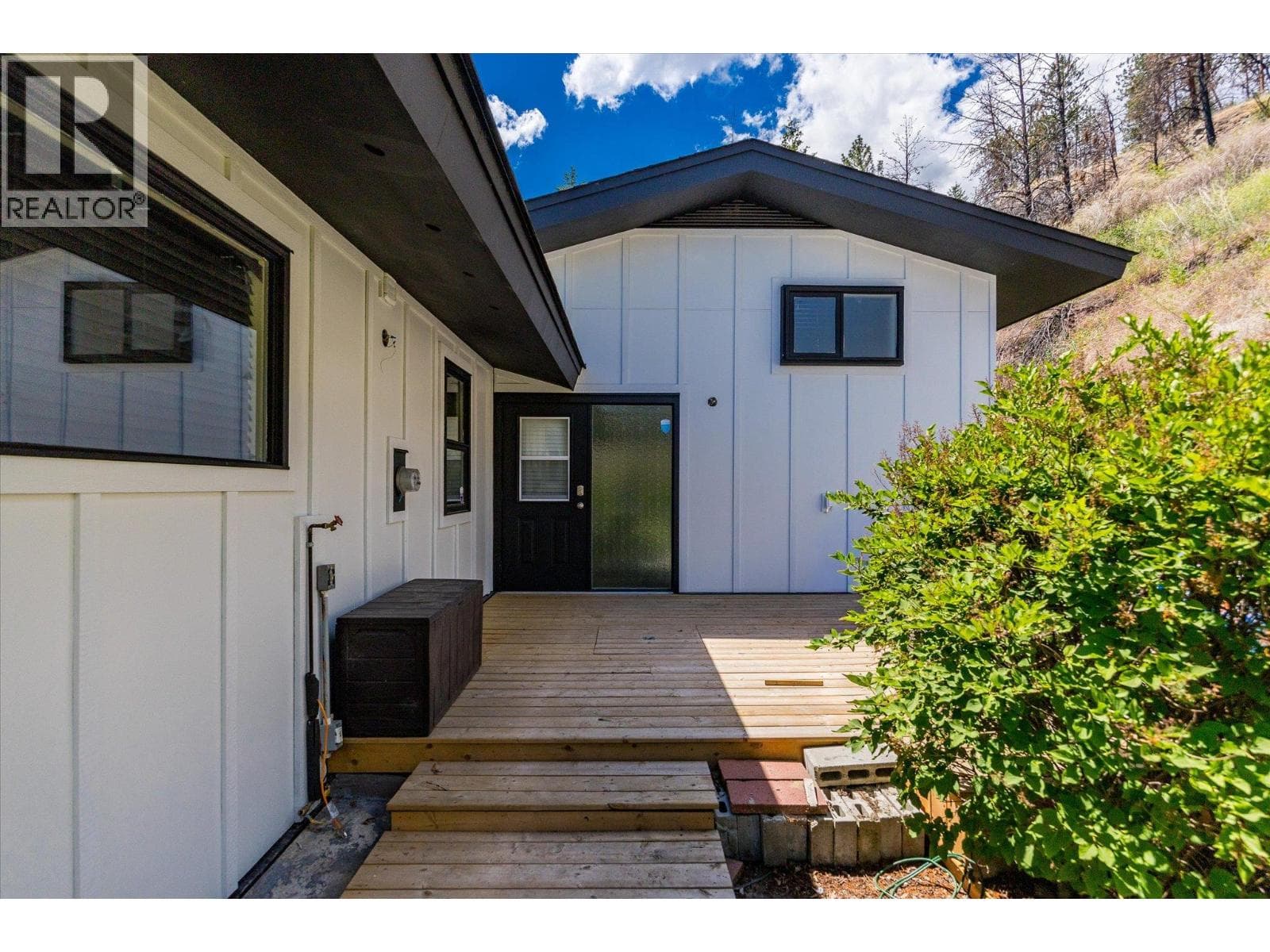 1084 Westside Road S, photo 45