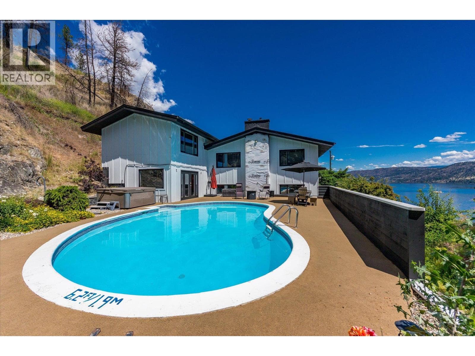 1084 Westside Road S, photo 1