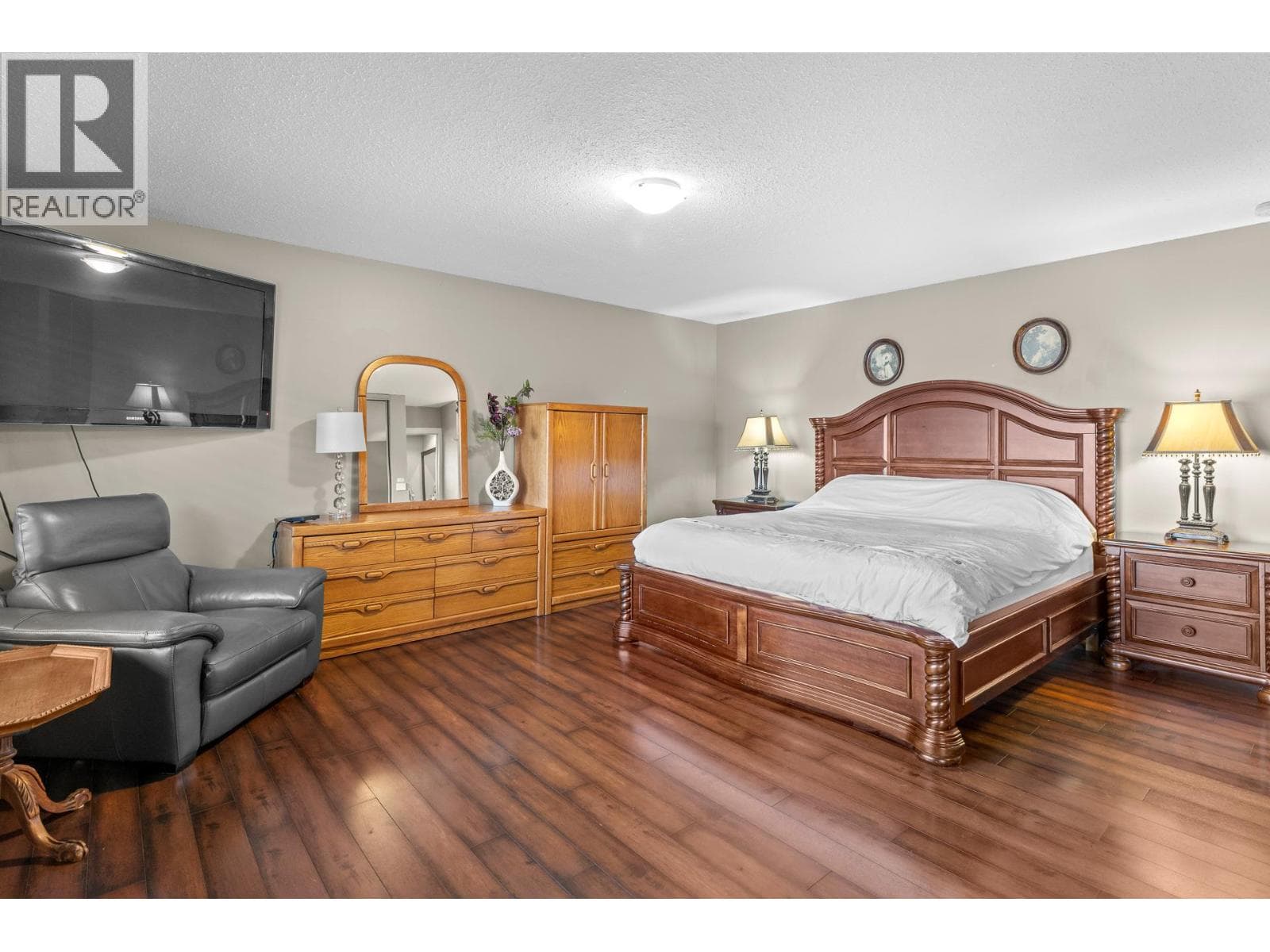 1084 Westside Road S, photo 14