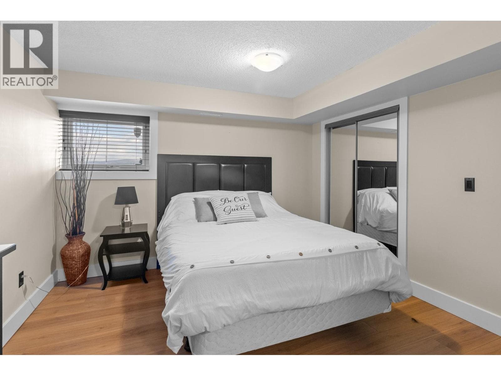 1084 Westside Road S, photo 26