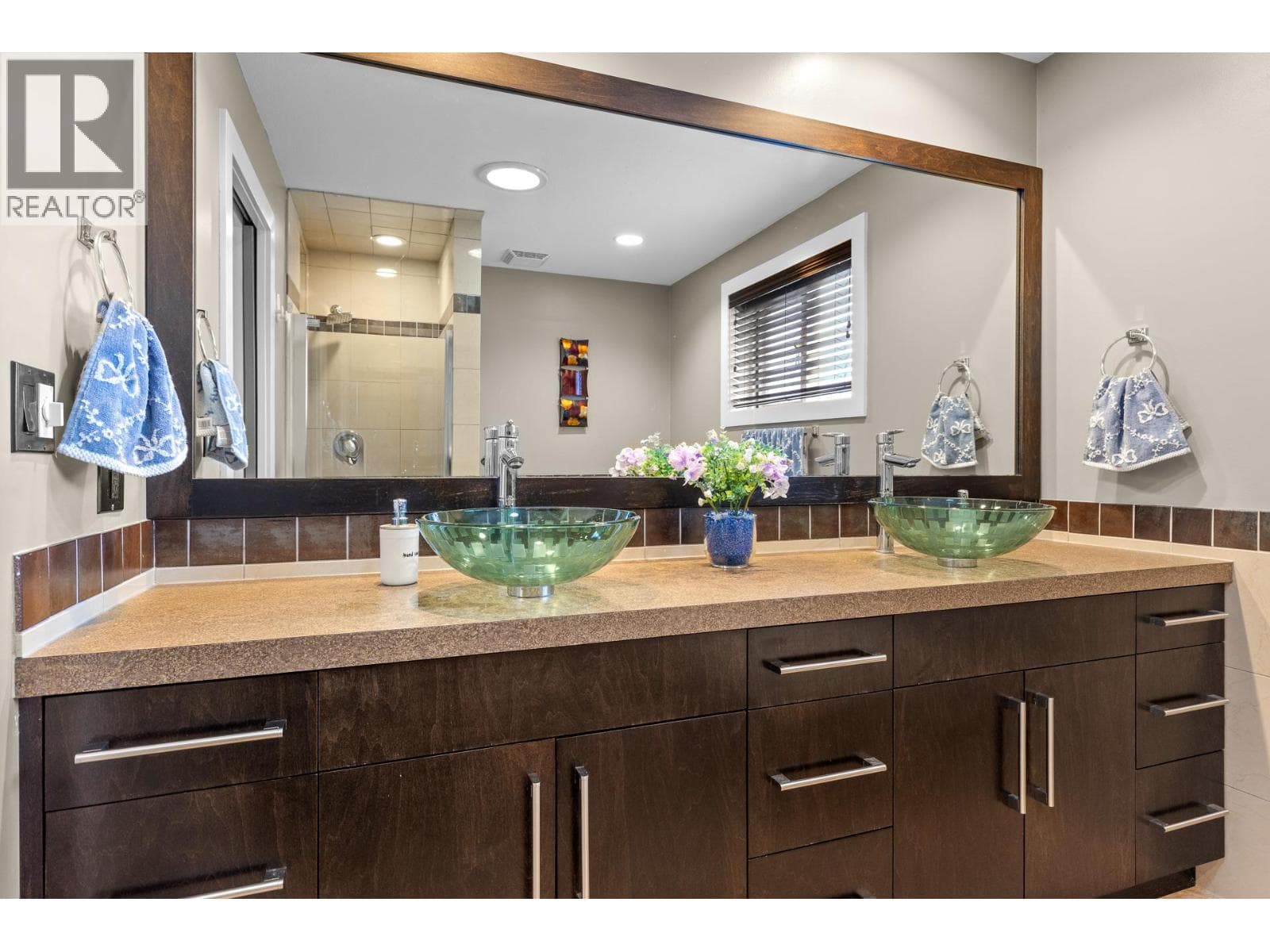 1084 Westside Road S, photo 17