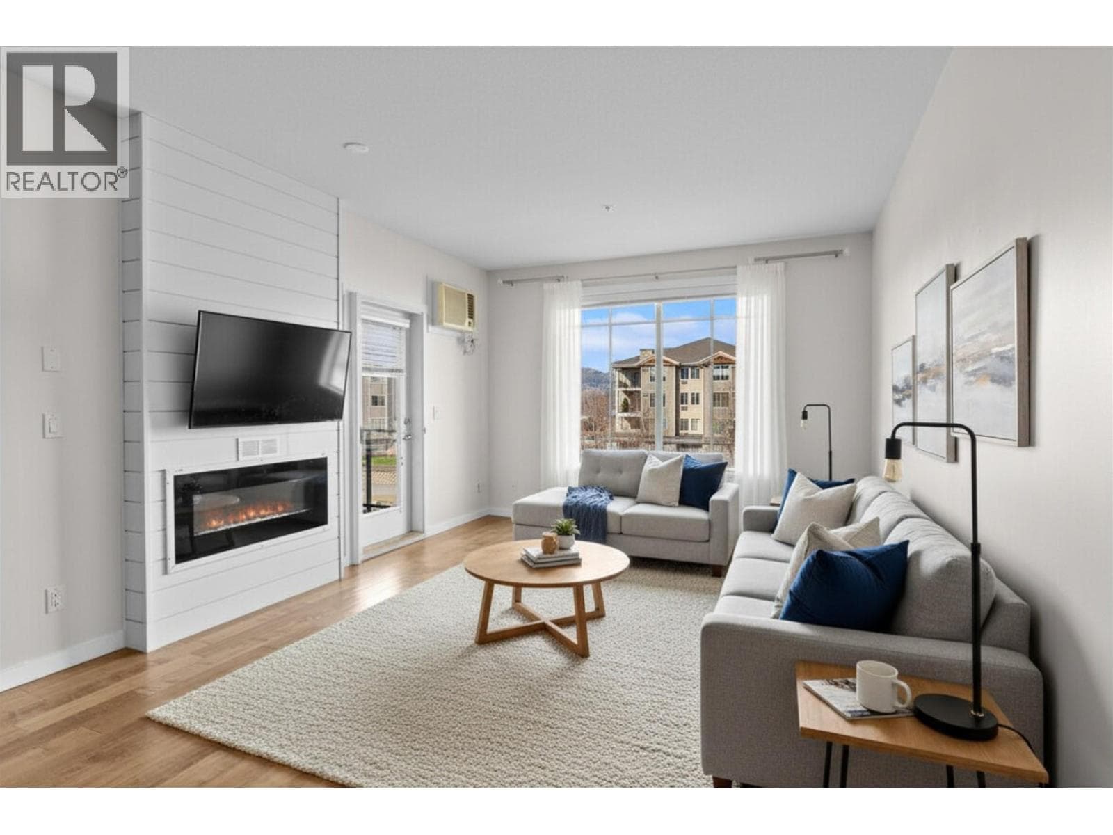 3735 Casorso Road Unit# 302, photo 2