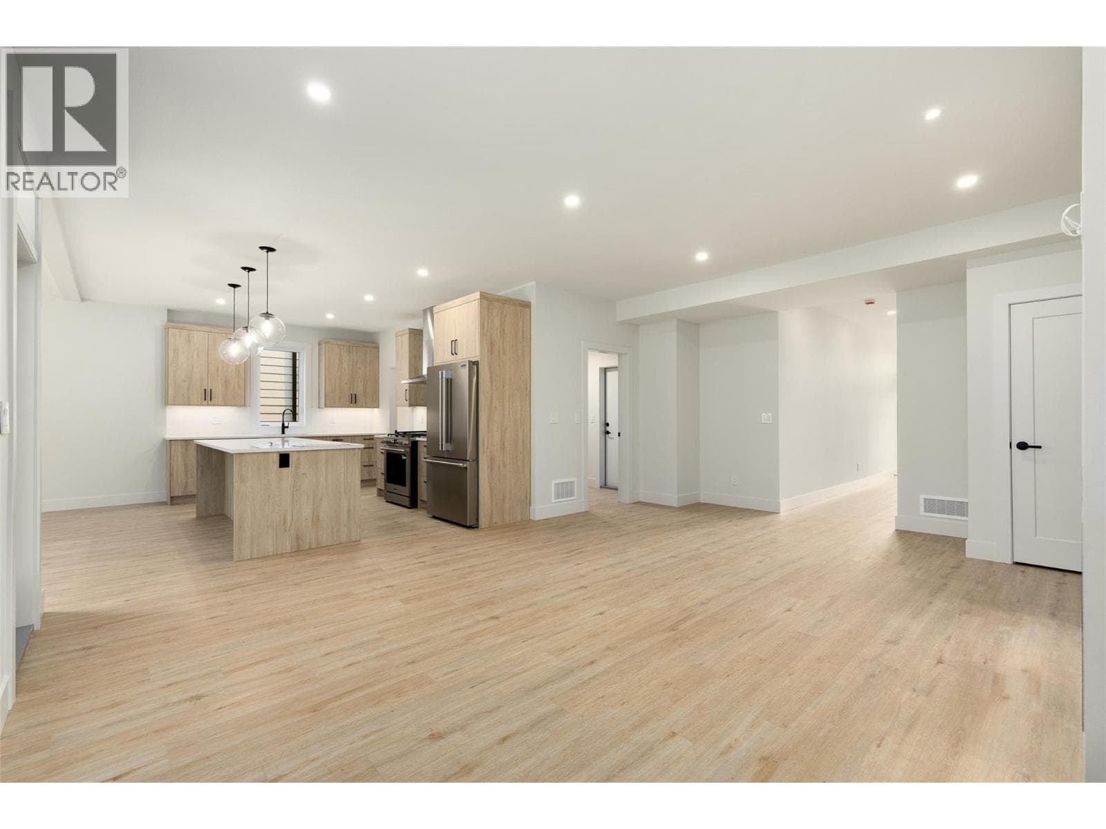908 Bull Crescent, photo 8