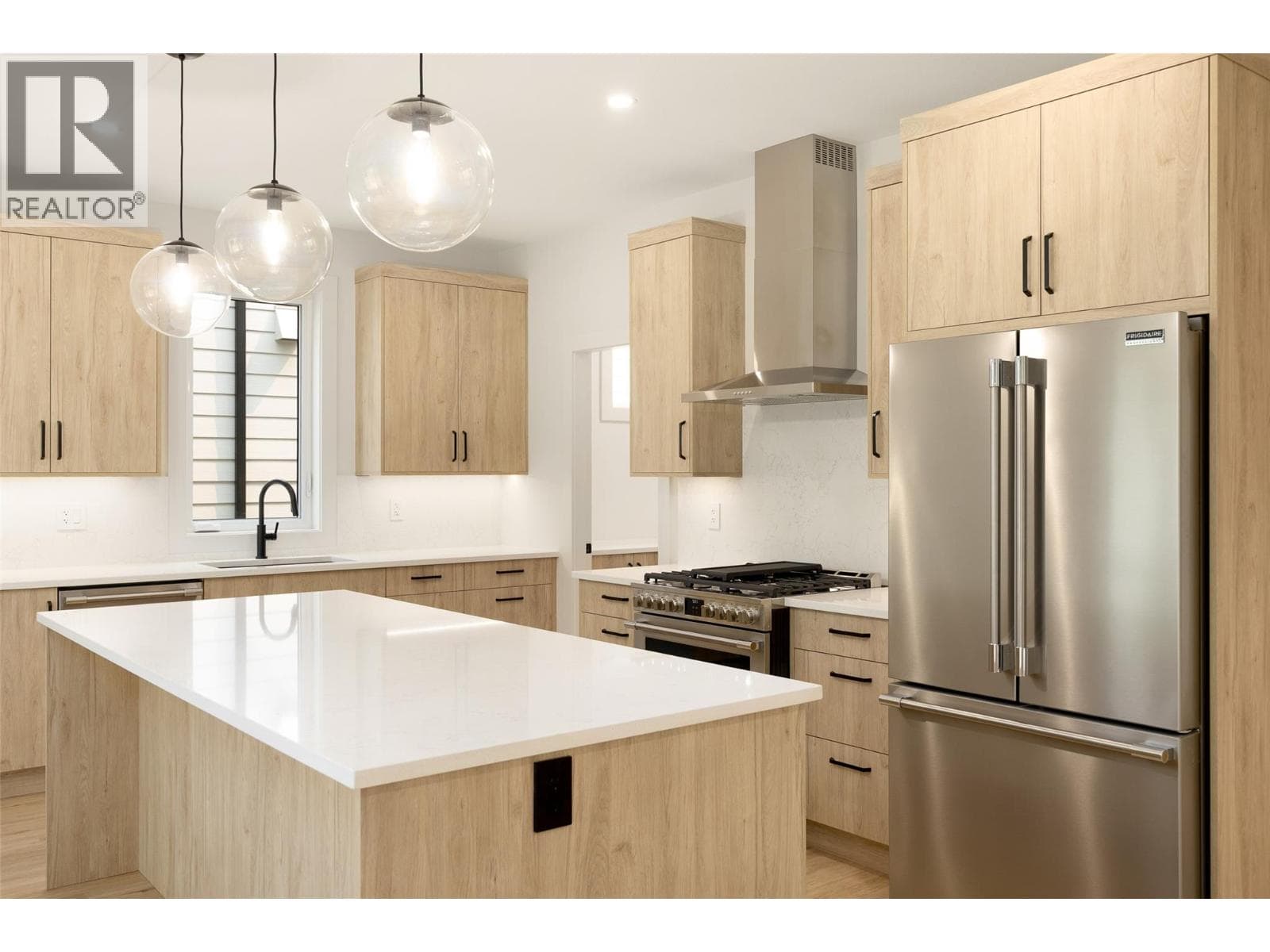 908 Bull Crescent, photo 10