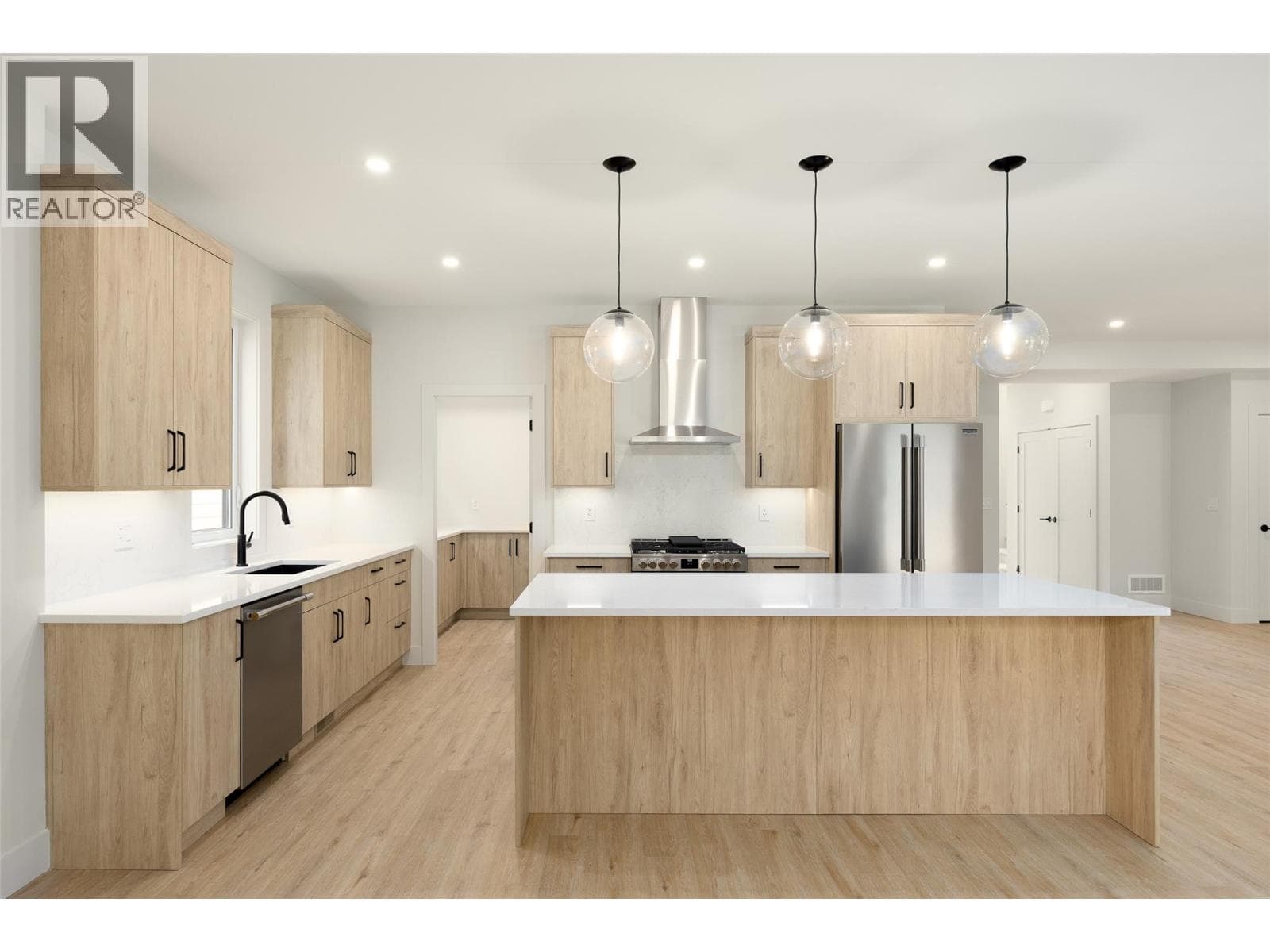 908 Bull Crescent, photo 9