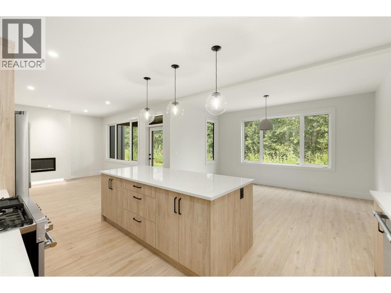 908 Bull Crescent, photo 13