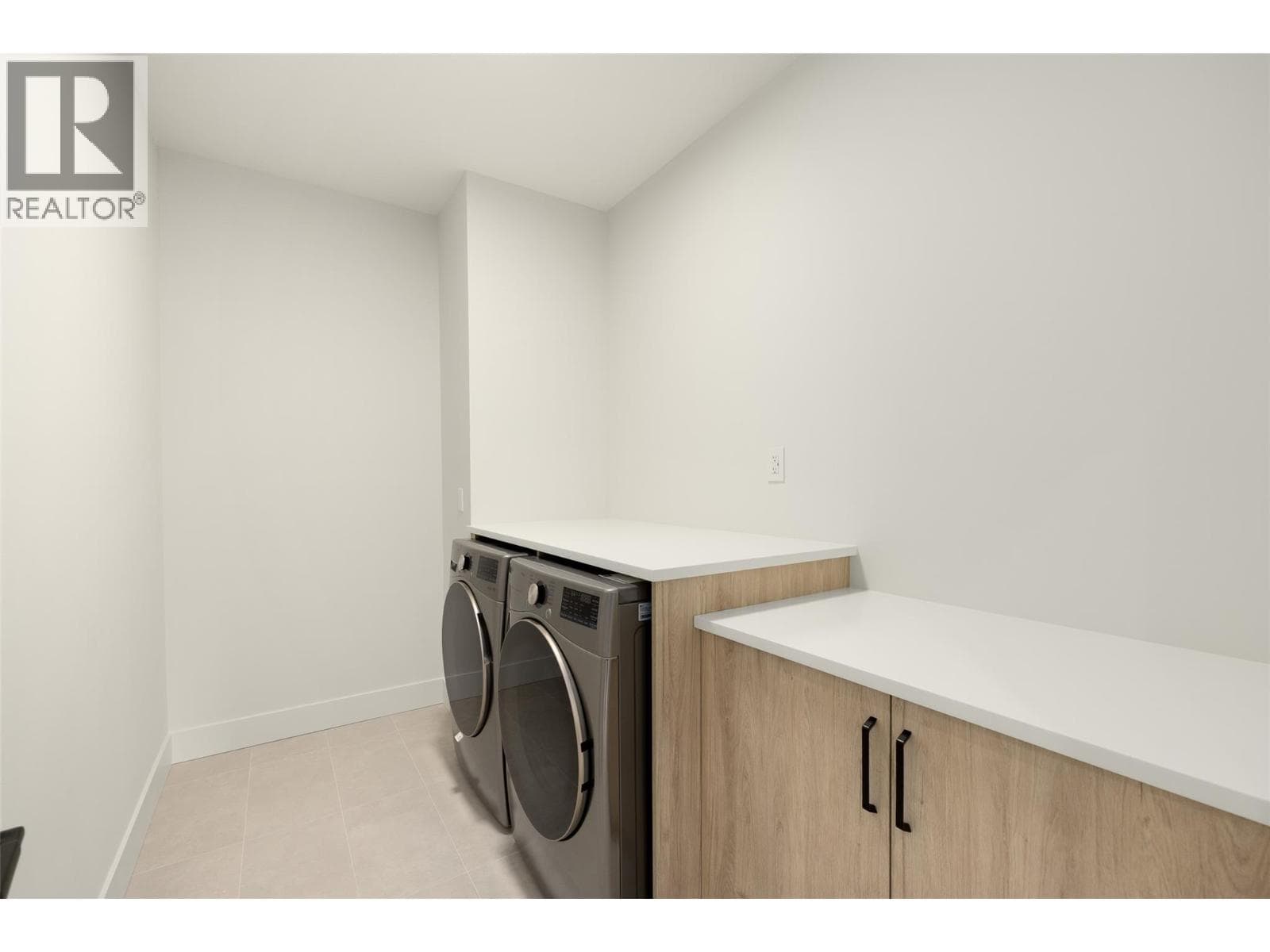 908 Bull Crescent, photo 30