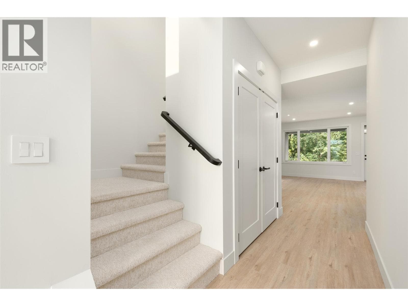 908 Bull Crescent, photo 17