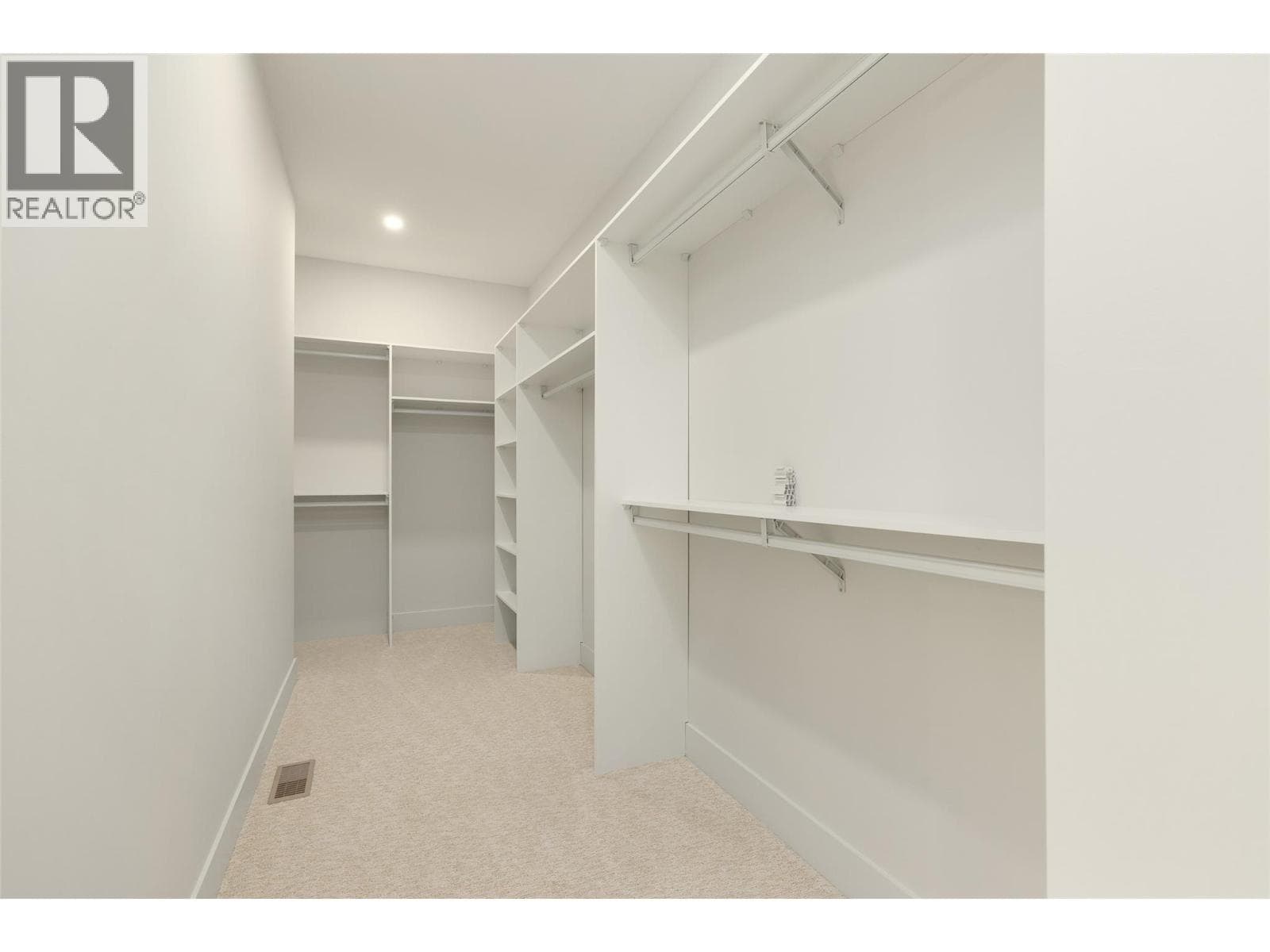 908 Bull Crescent, photo 24