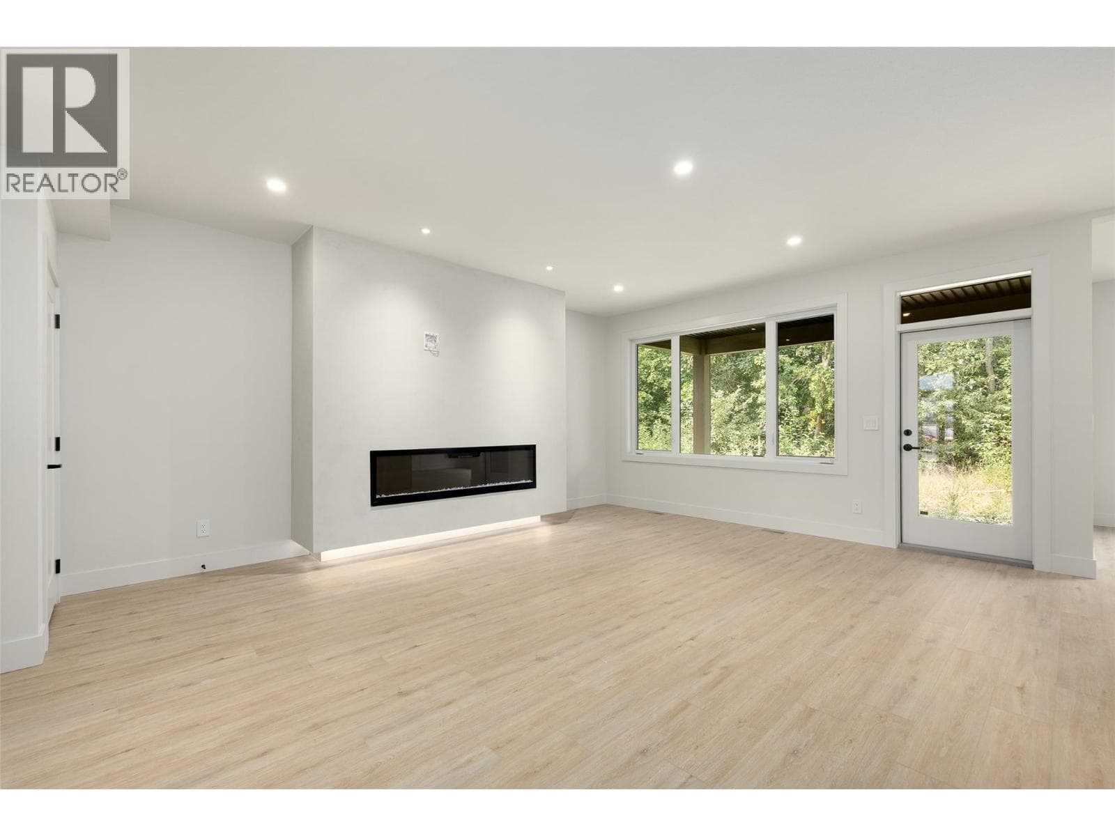 908 Bull Crescent, photo 5