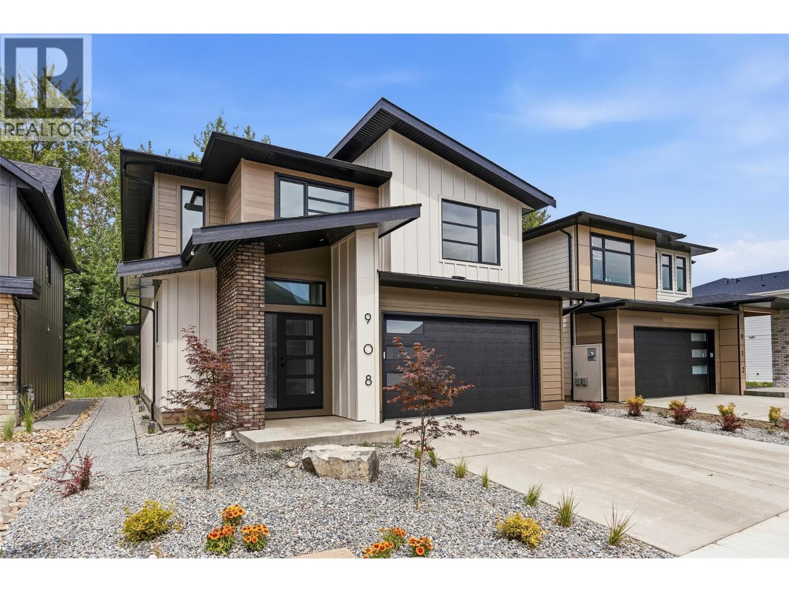 908 Bull Crescent, photo 3
