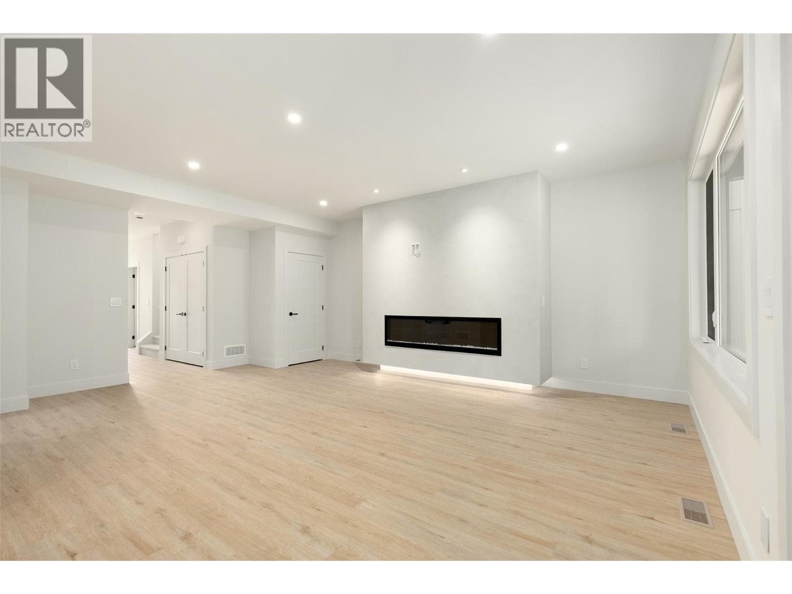 908 Bull Crescent, photo 7