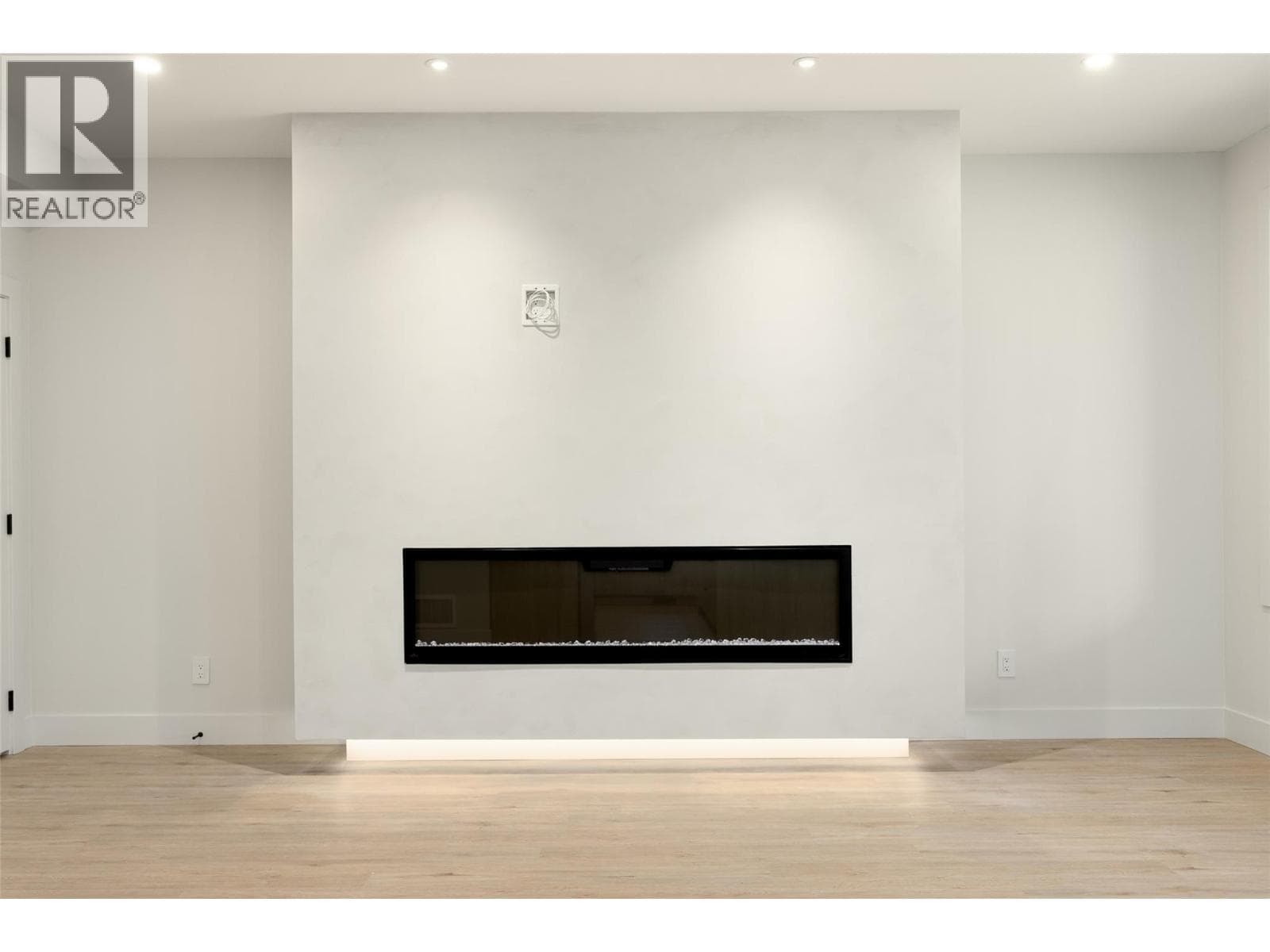 908 Bull Crescent, photo 6