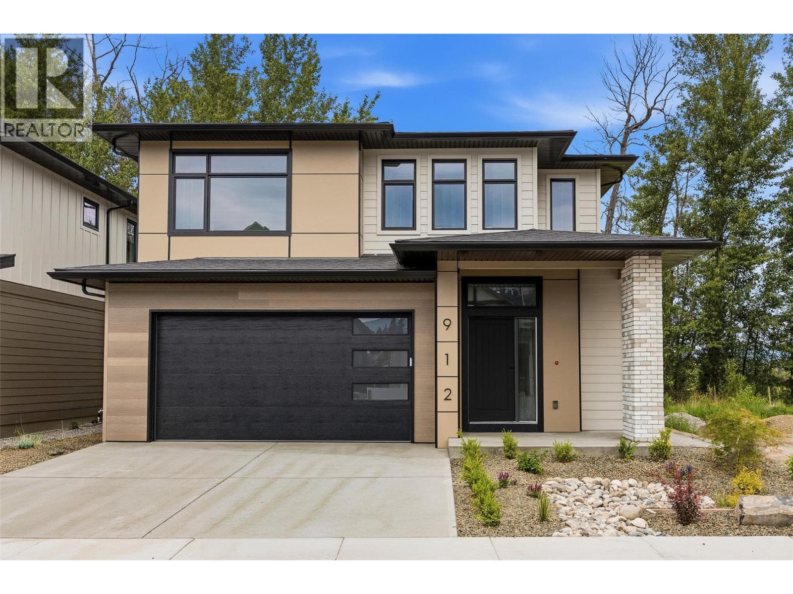 912 Bull Crescent, photo 3