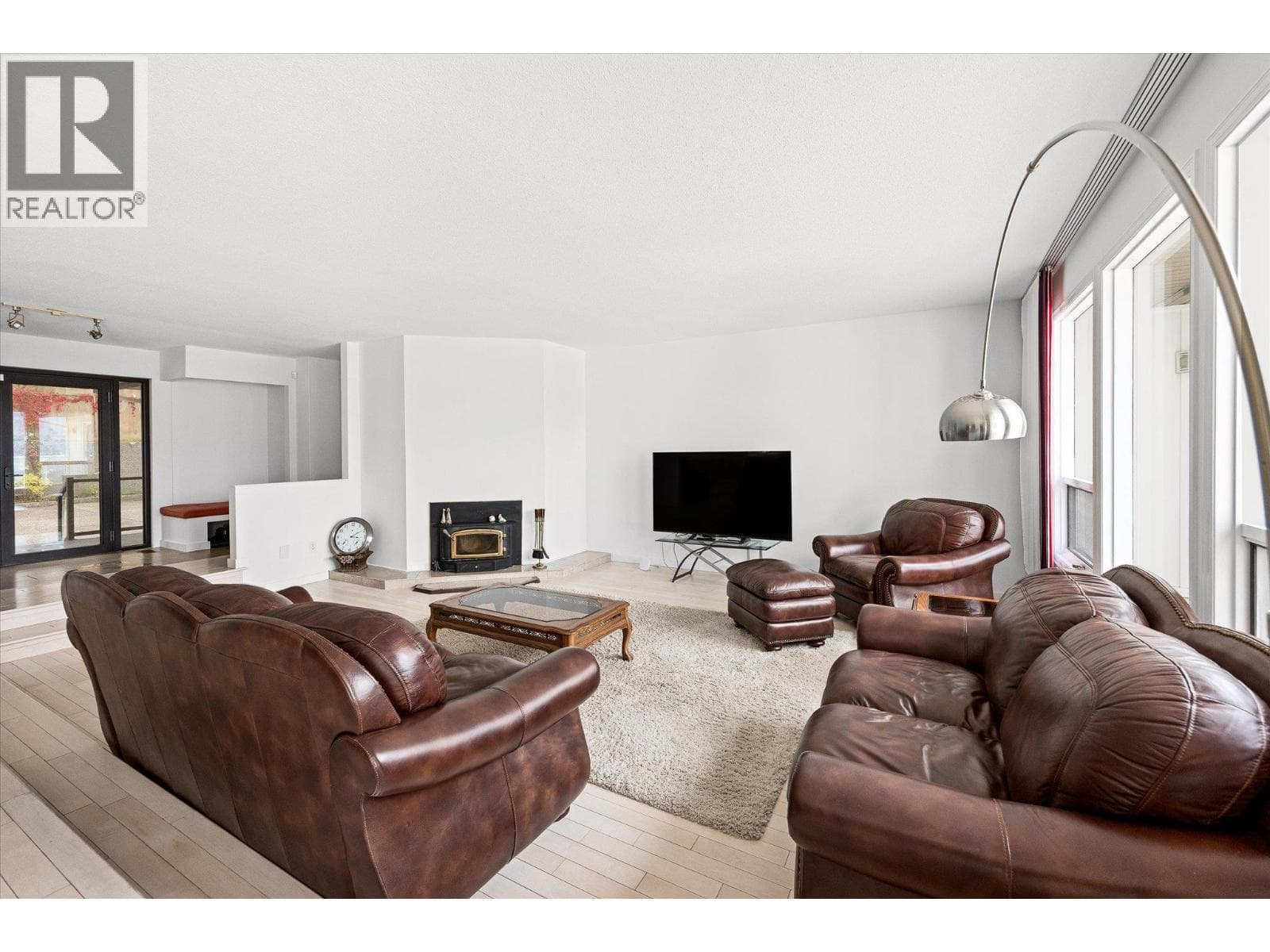 1045 Bartholomew Court, photo 9