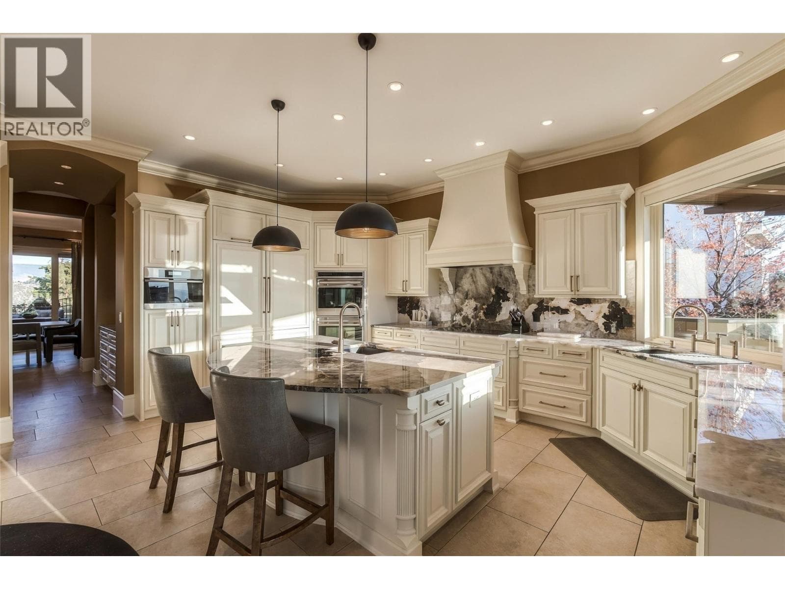 706 Highpointe Court, photo 18
