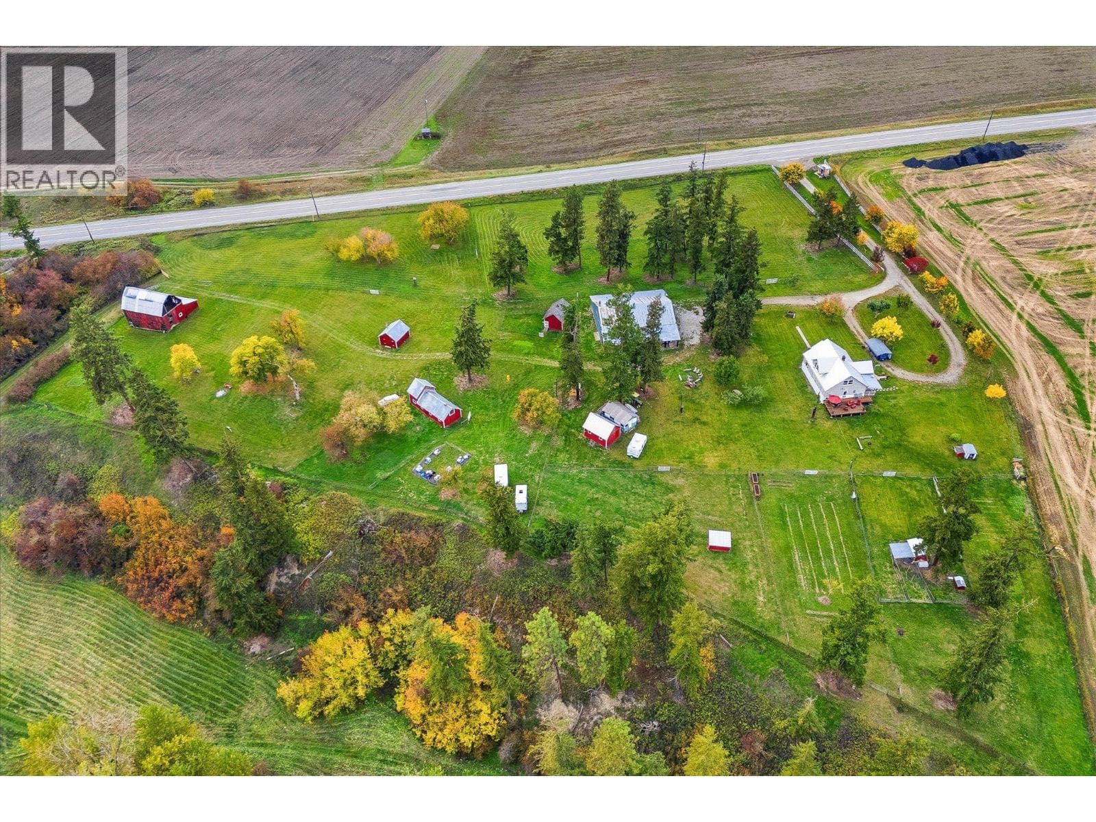 4652 Highway 97A, photo 2