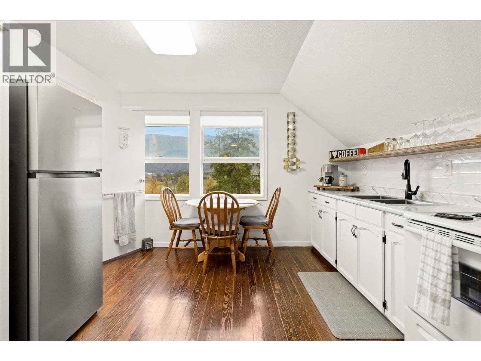 4652 Highway 97A, photo 26