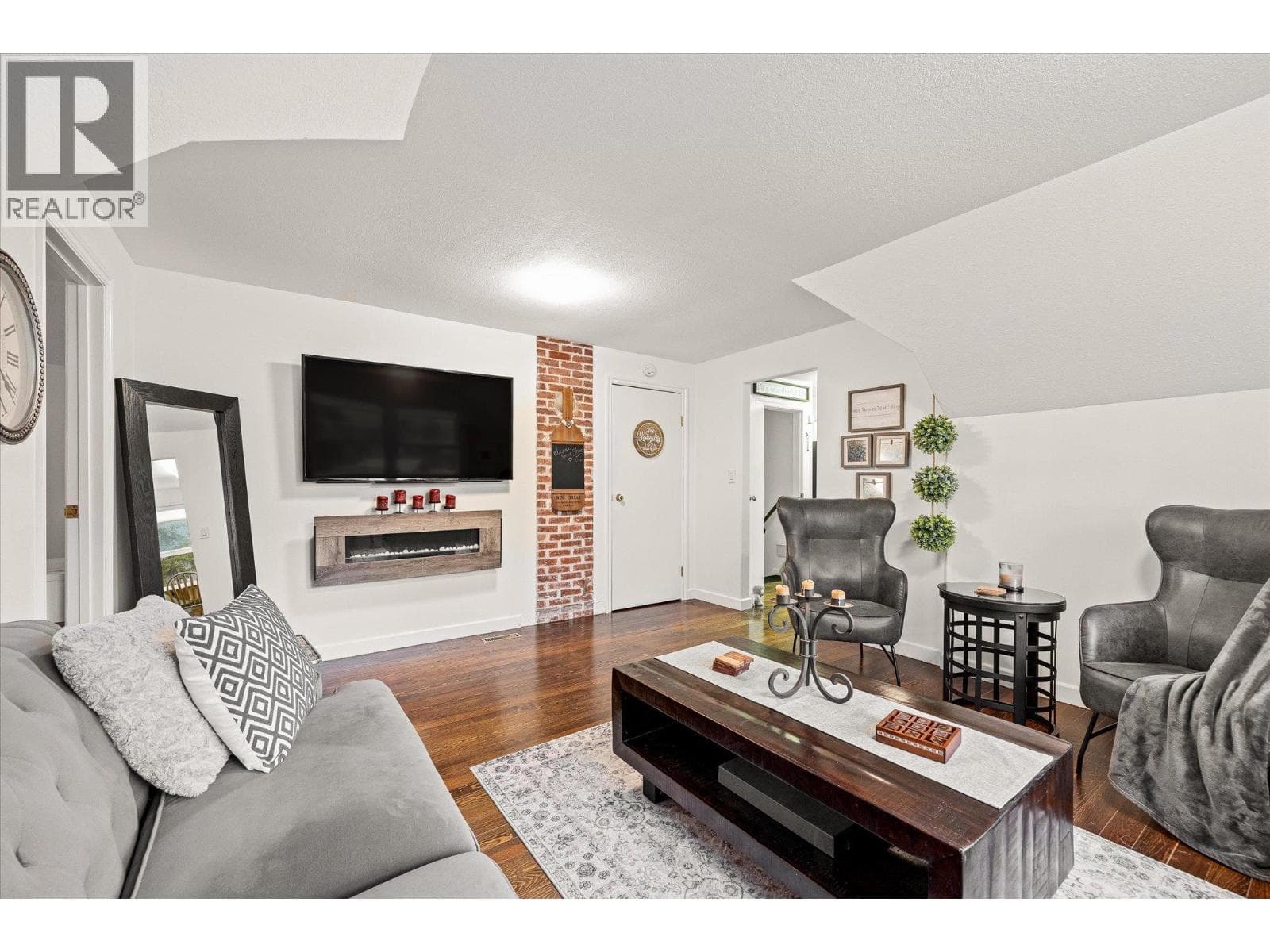 4652 Highway 97A, photo 28
