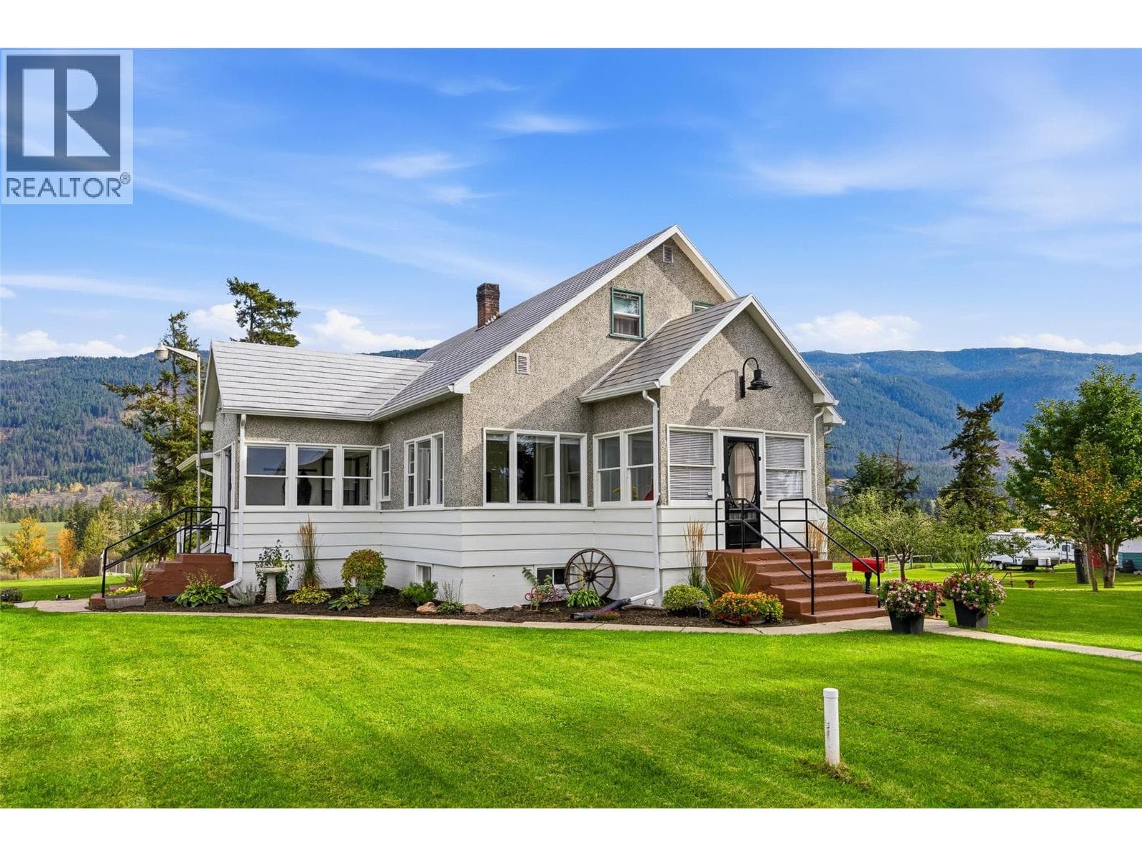 4652 Highway 97A, photo 5