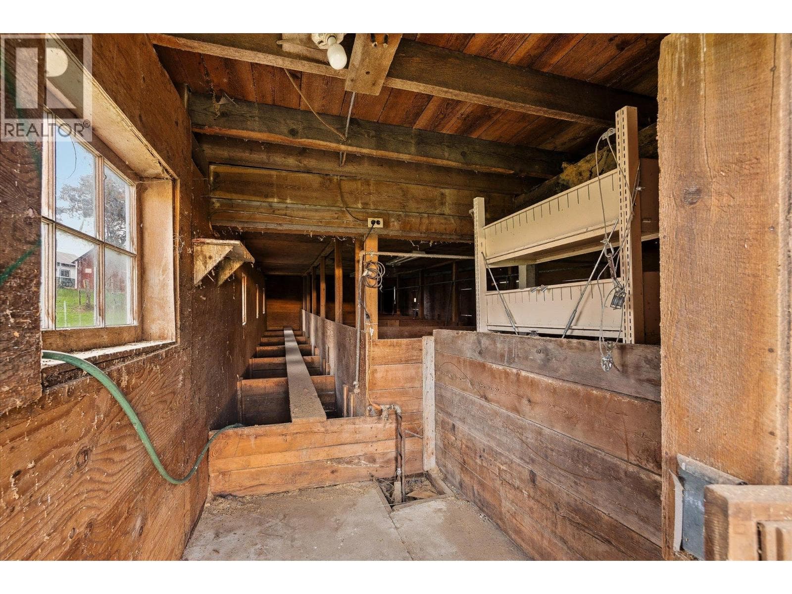 4652 Highway 97A, photo 57