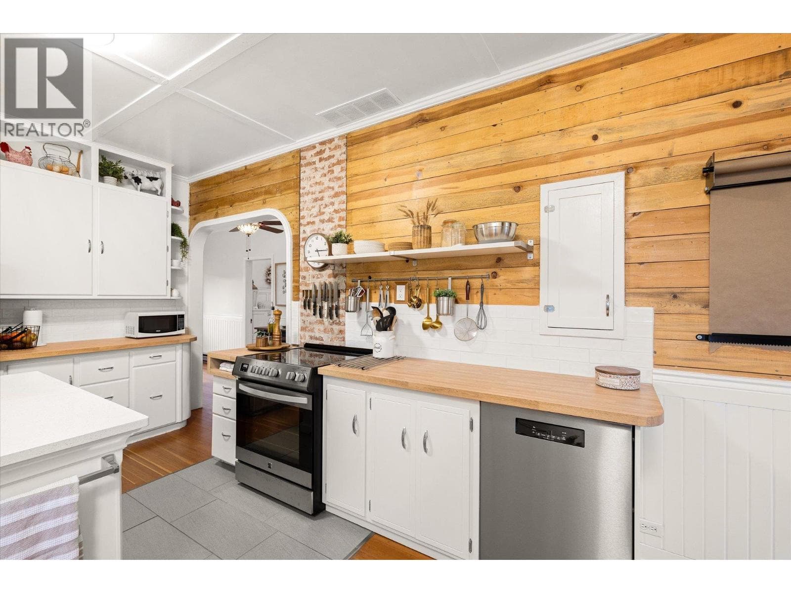 4652 Highway 97A, photo 7