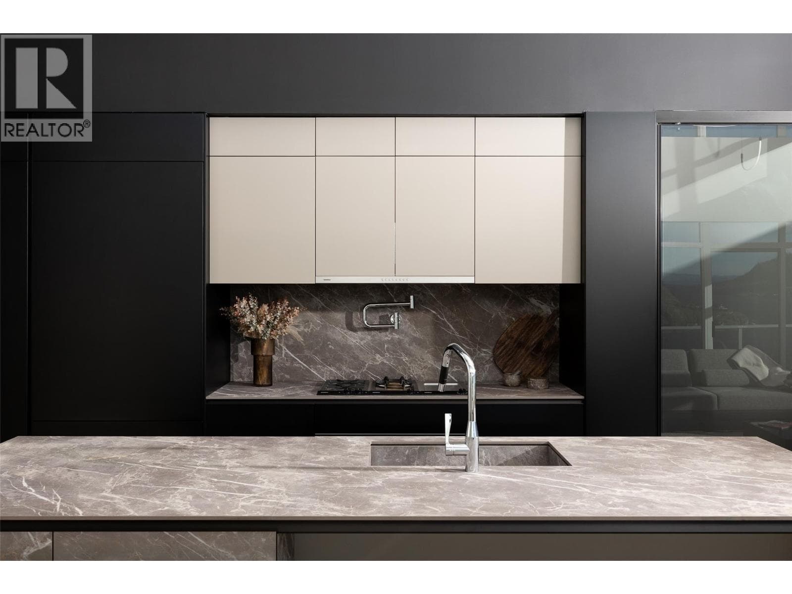 1075 Sunset Drive Unit# PH1, condo for sale in Kelowna, photo 12