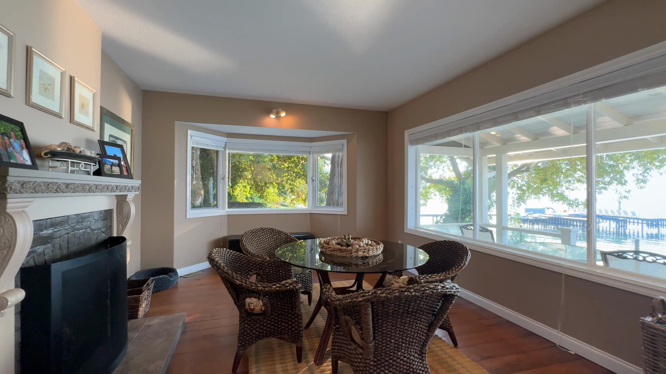 12056 Okanagan Centre Road W, Lake Country: breakfast nook
