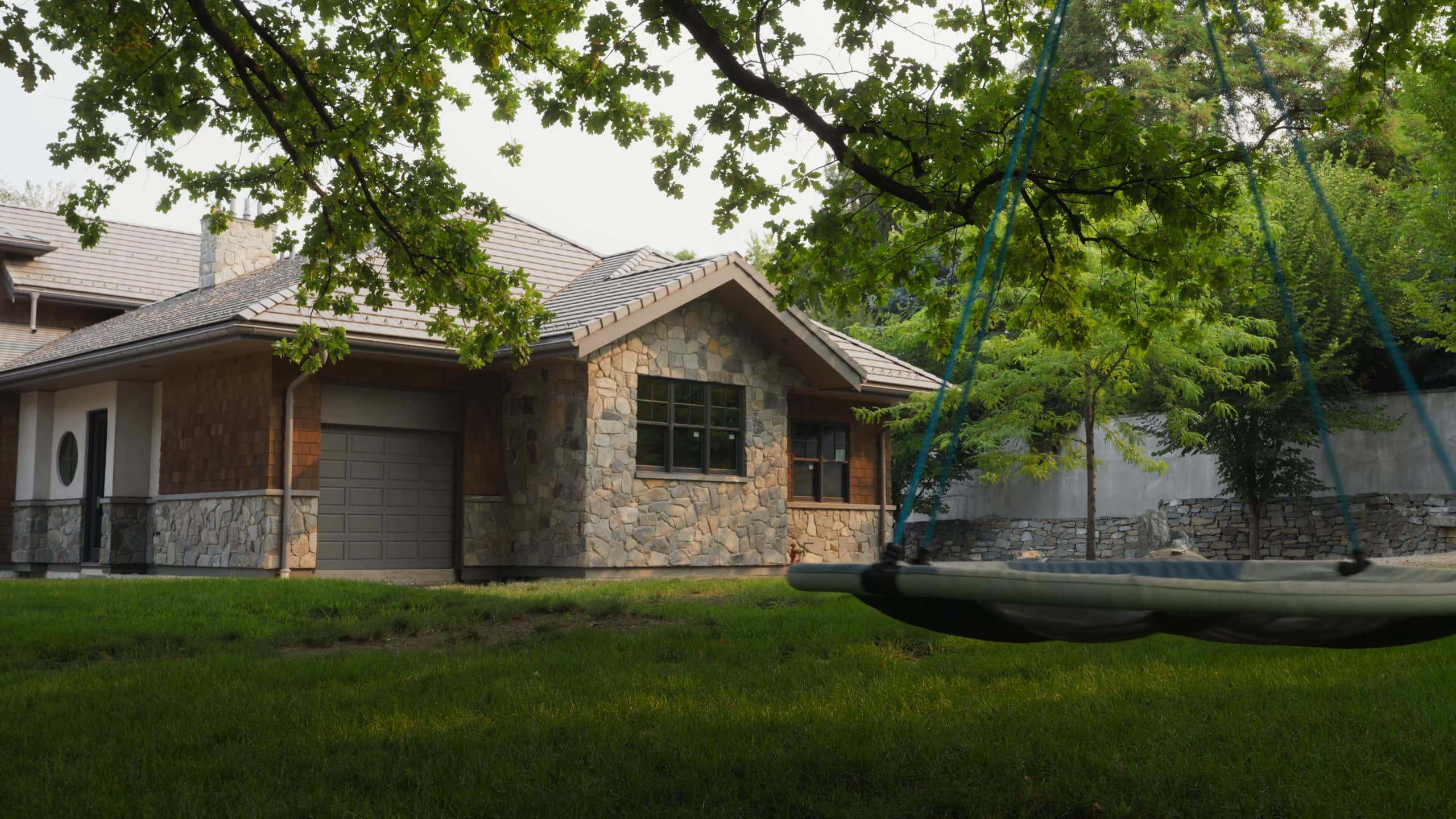 12407 Coldstream Creek Road, Coldstream: exterior and lawn