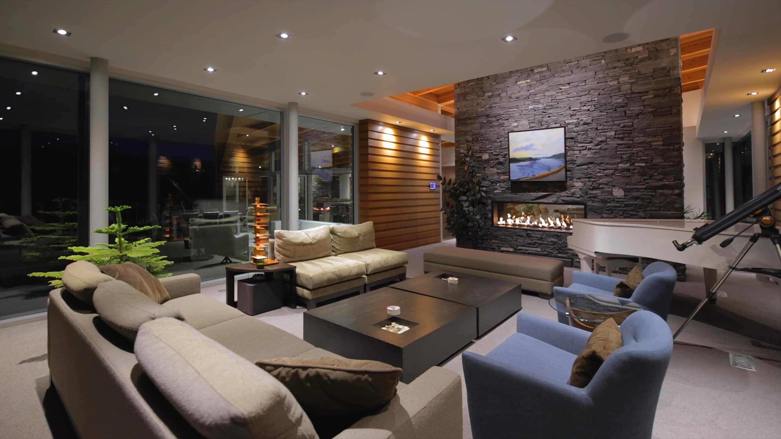 18555 Matsu Drive, Summerland: living room