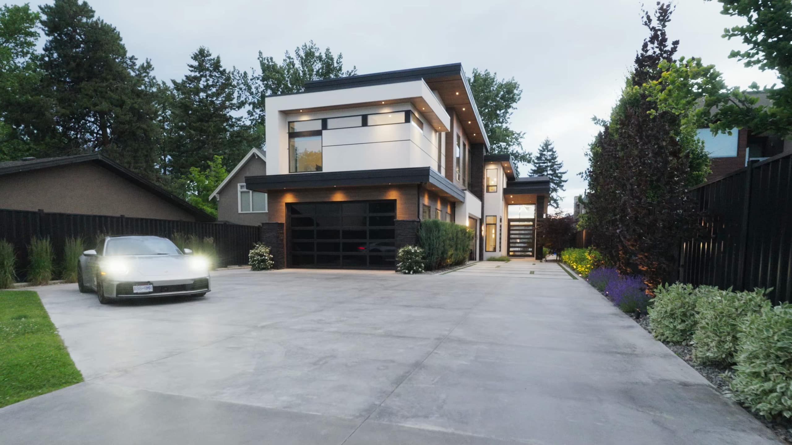 2764 Abbott Street, Kelowna: front exterior